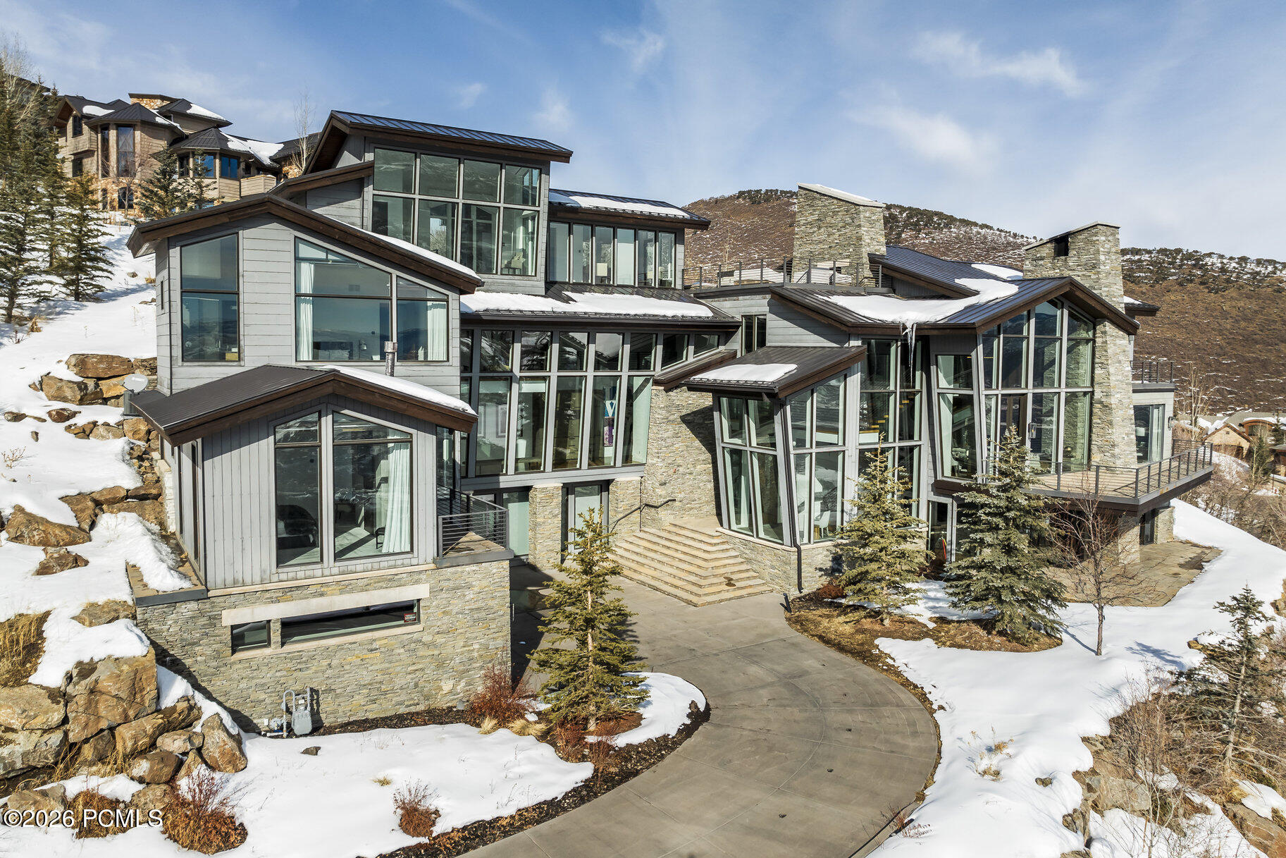 2908 W Deer Pointe Drive