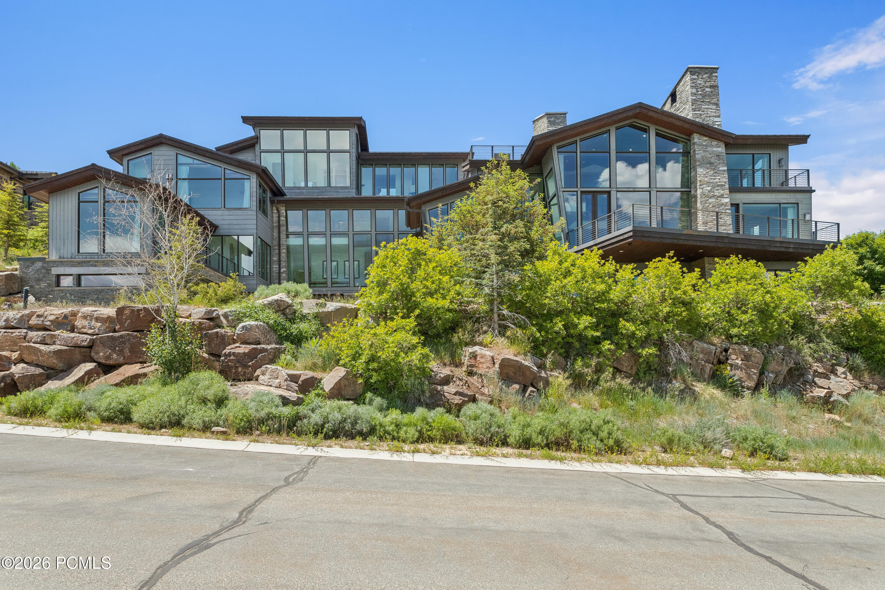 2908 W Deer Pointe Drive