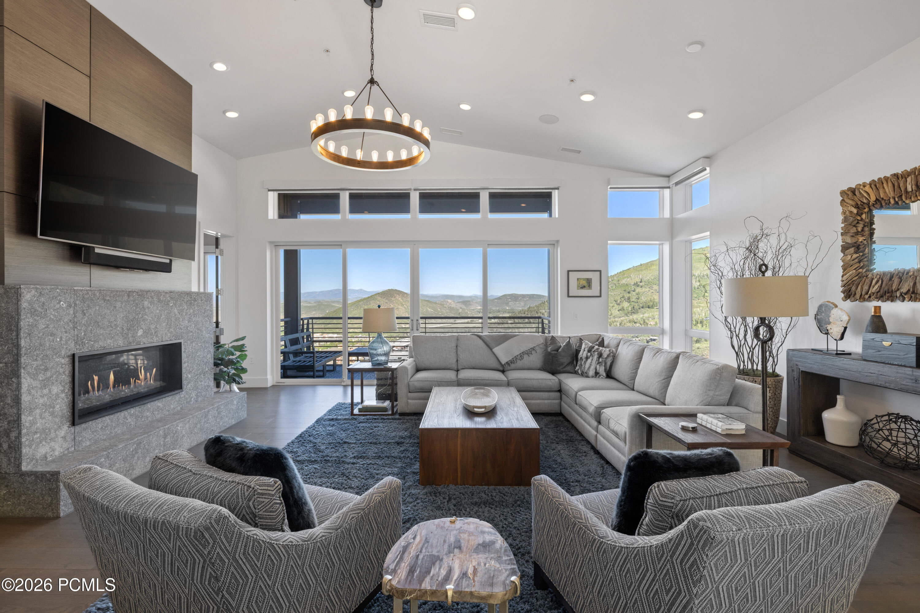 2752 W High Mountain Road 201