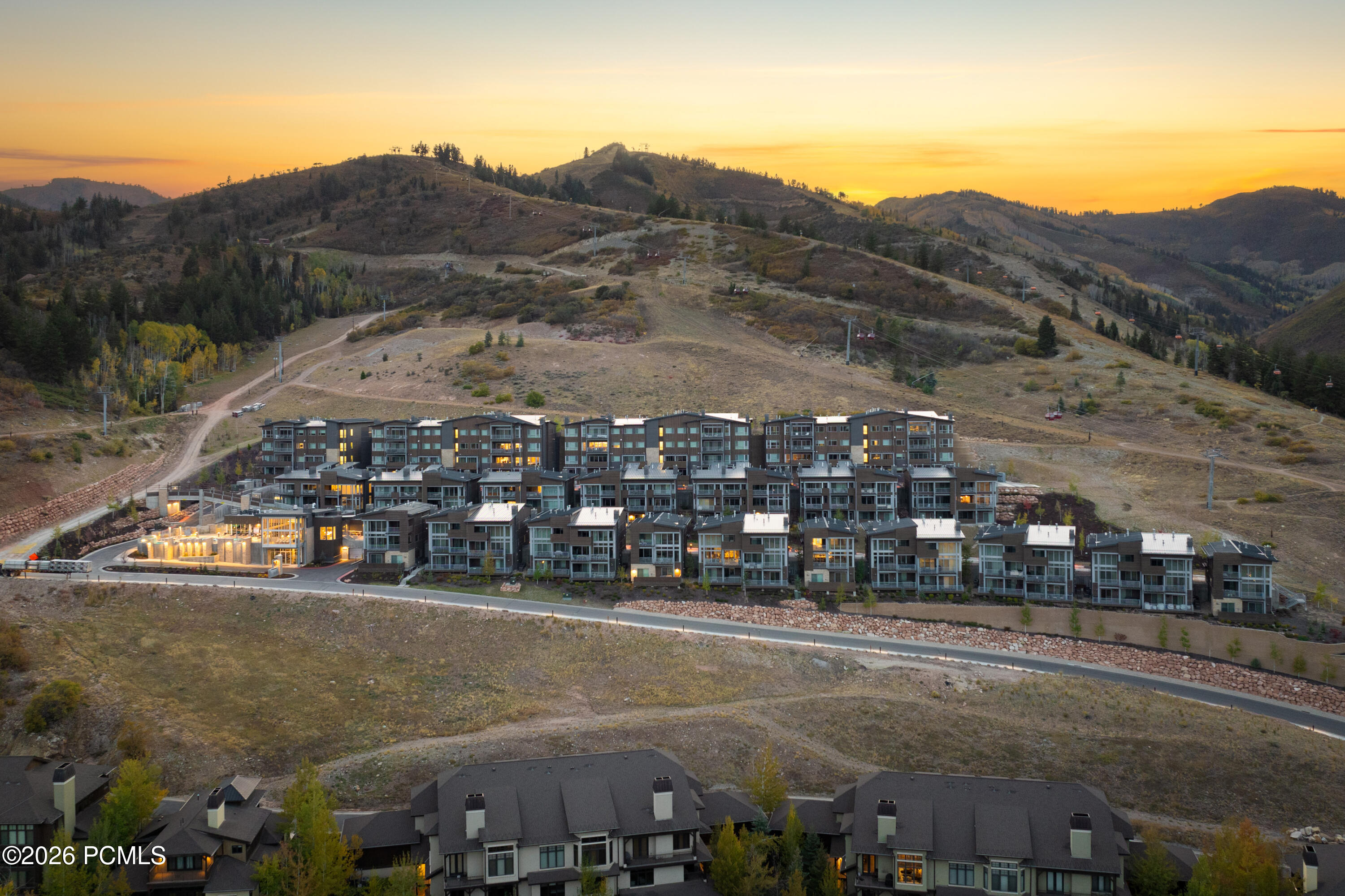 2752 W High Mountain Road 201