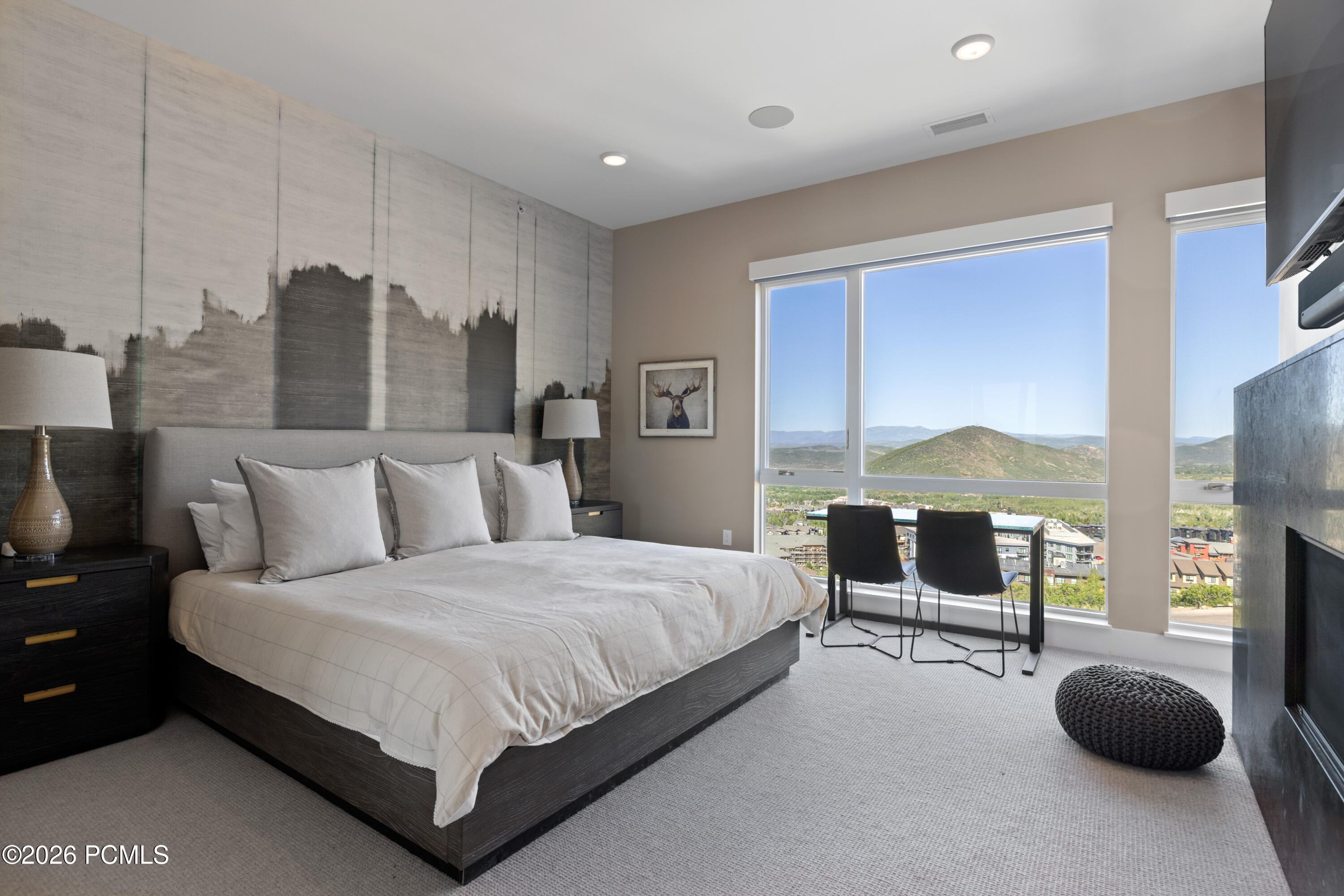 2752 W High Mountain Road 201
