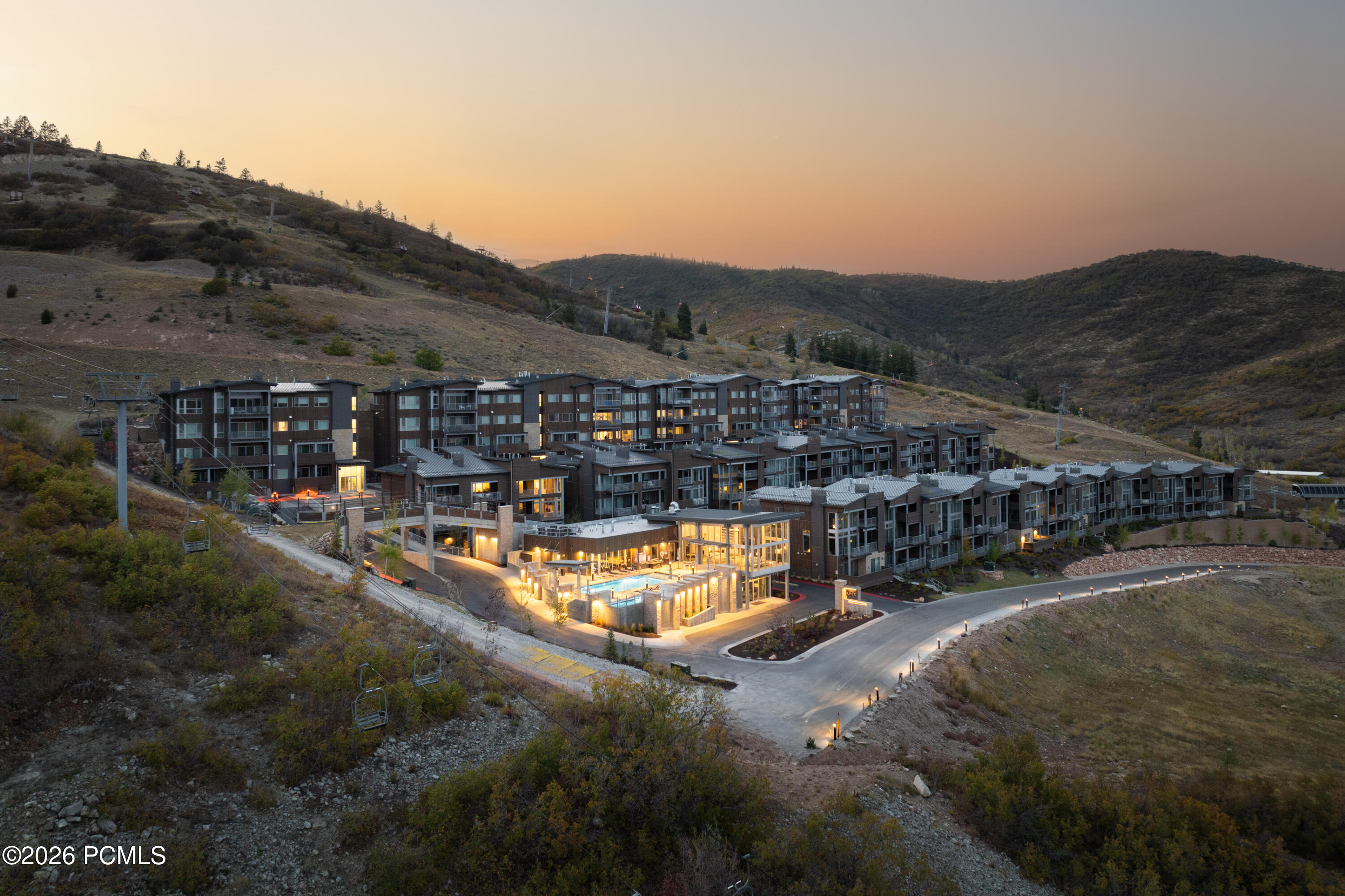 2752 W High Mountain Road 201