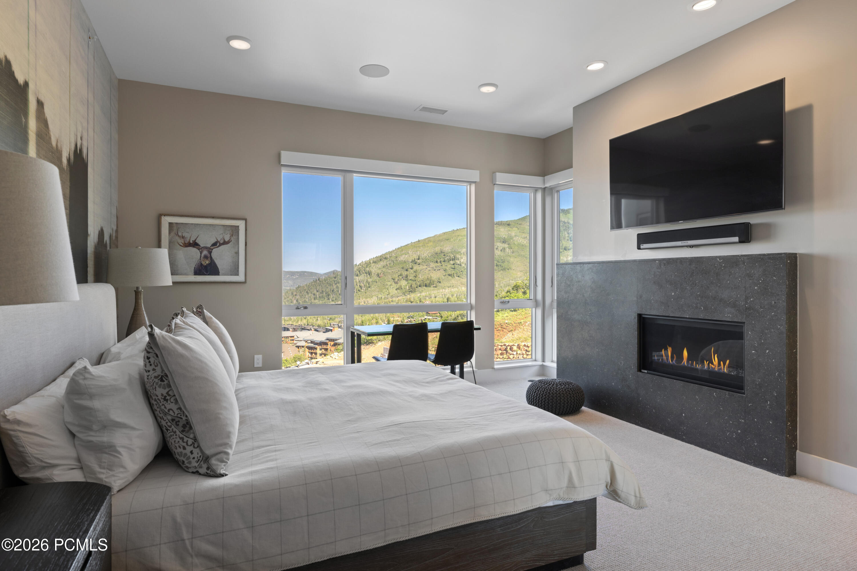 2752 W High Mountain Road 201
