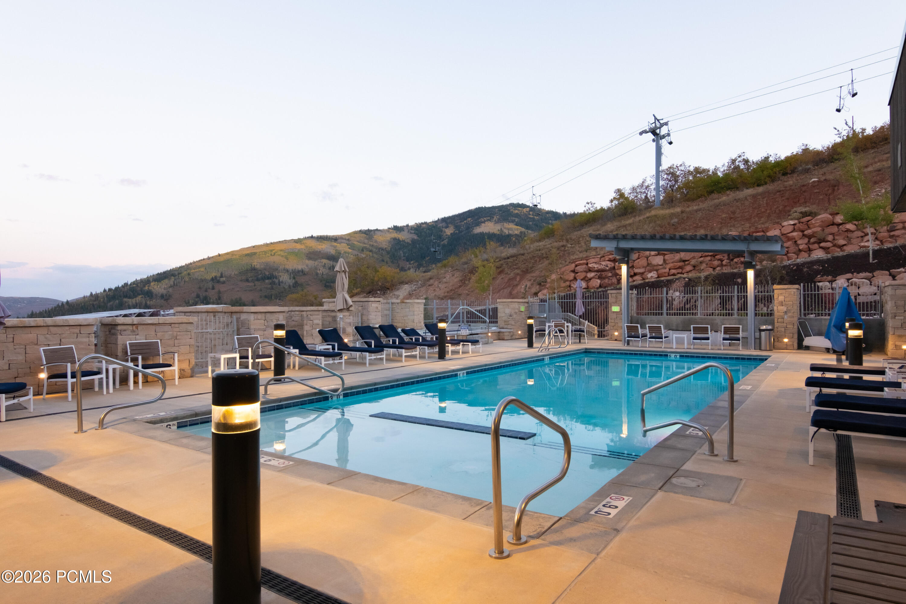 2752 W High Mountain Road 201
