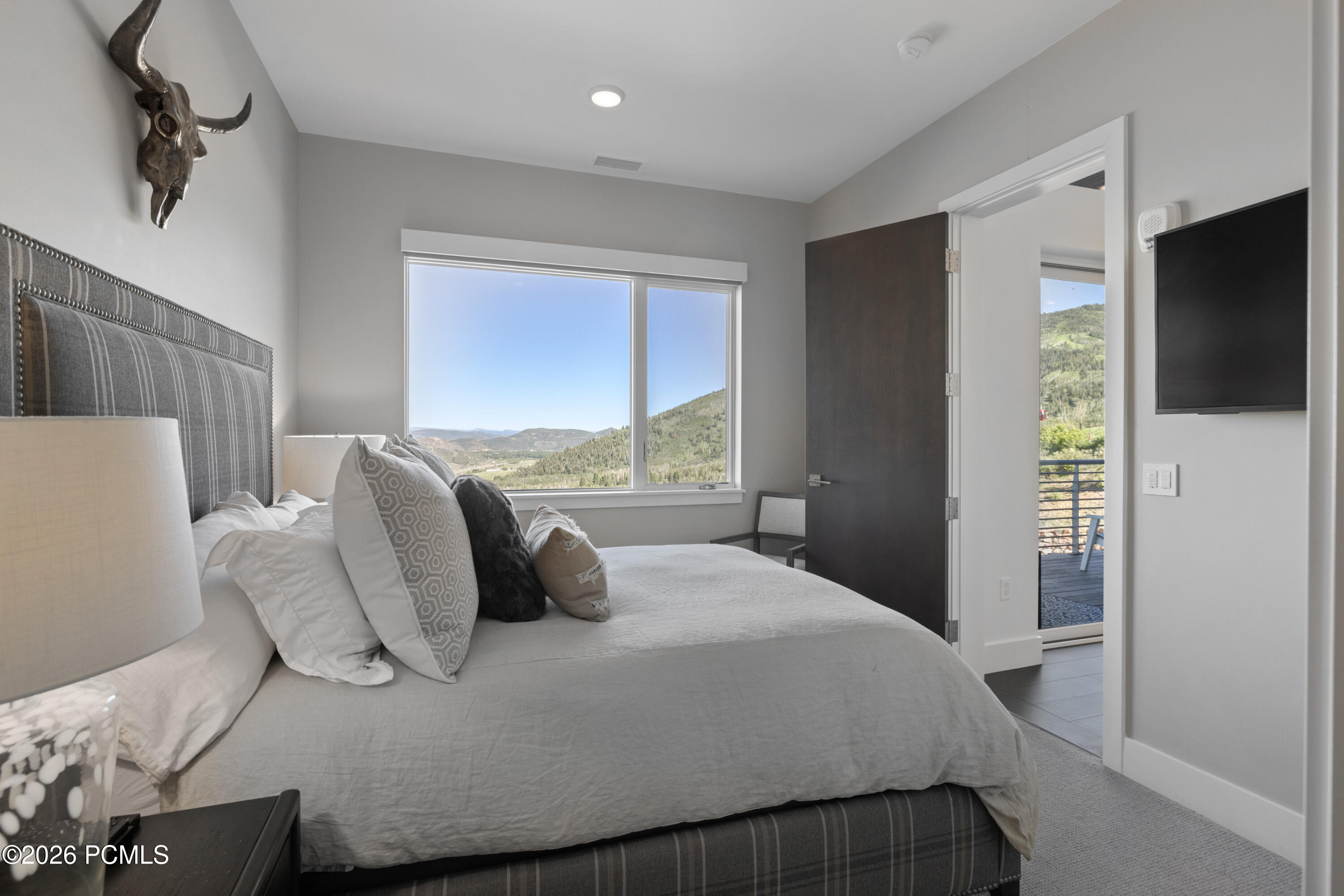 2752 W High Mountain Road 201