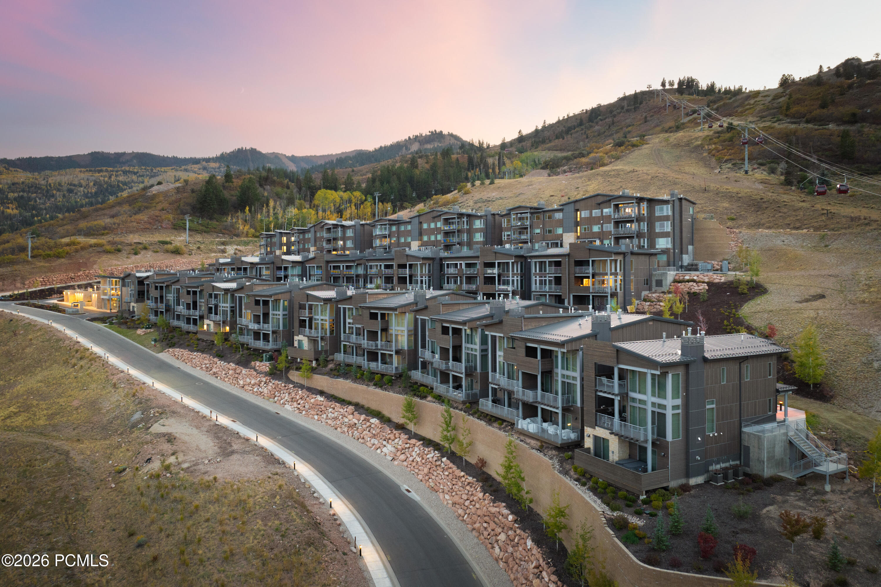 2752 W High Mountain Road 201