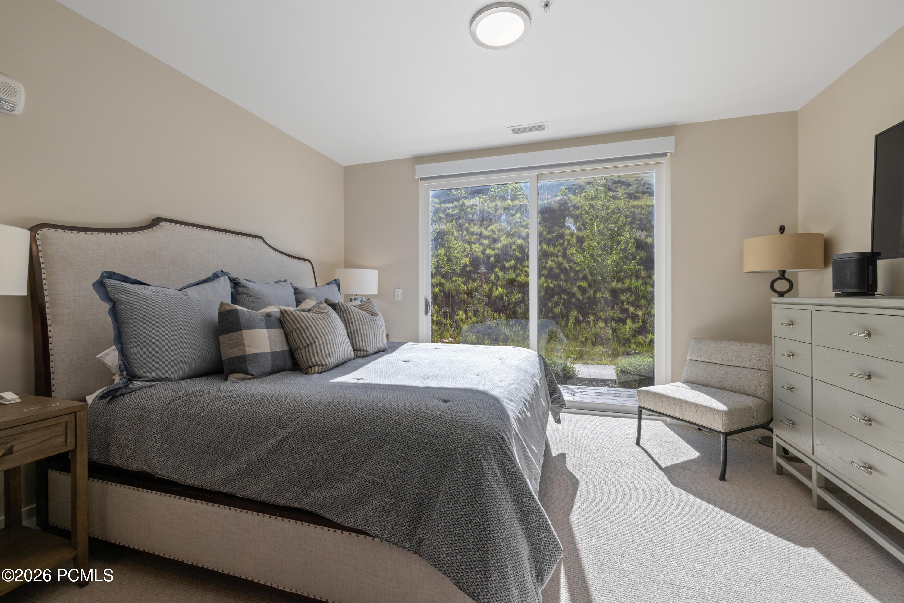 2752 W High Mountain Road 201