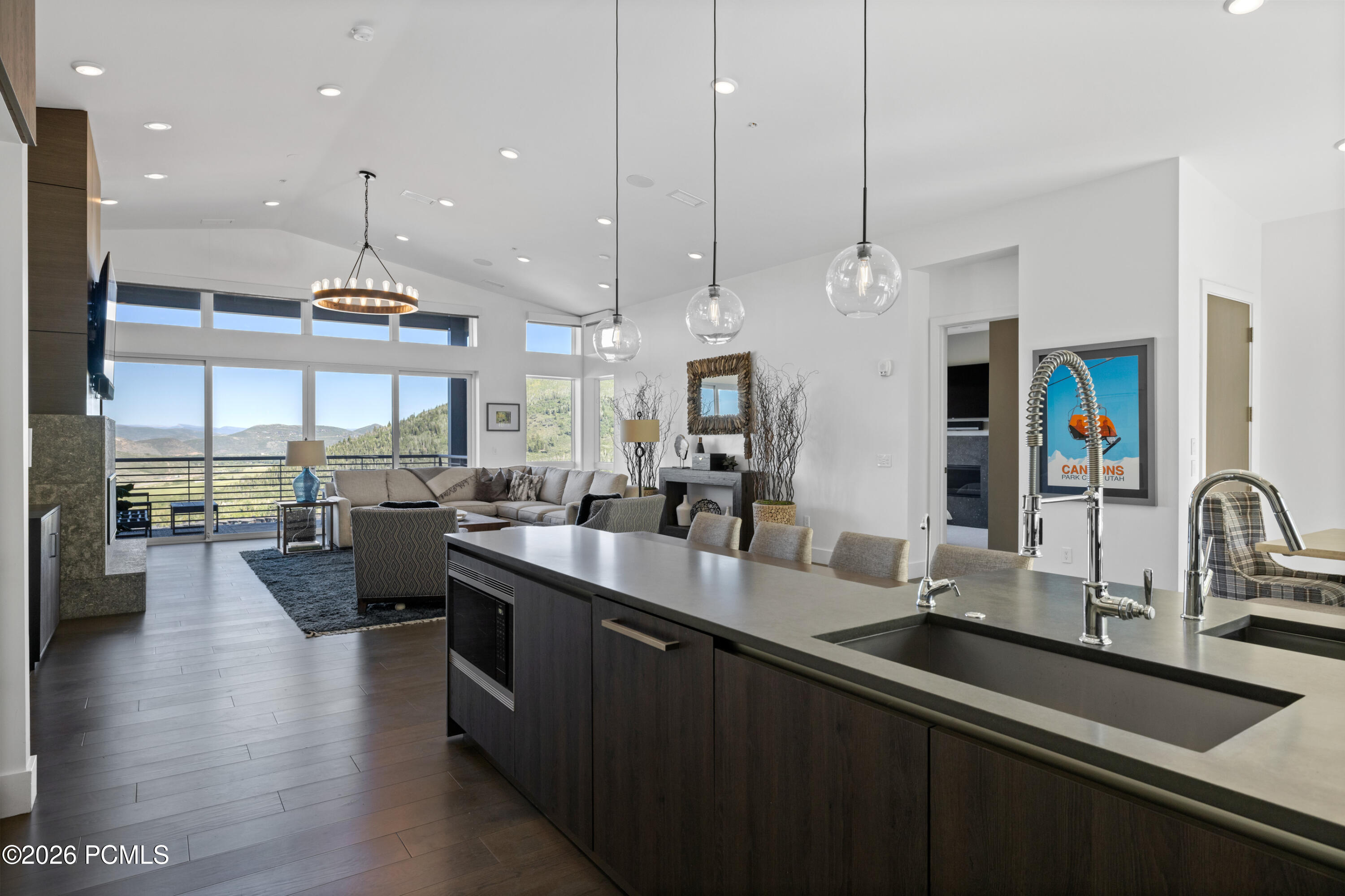2752 W High Mountain Road 201