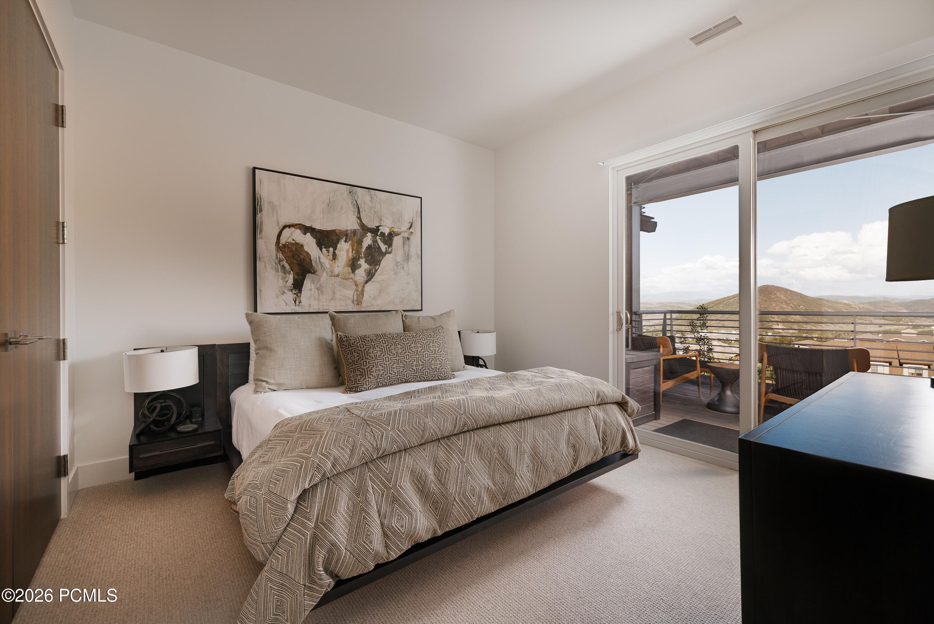 2752 W High Mountain Road 2001