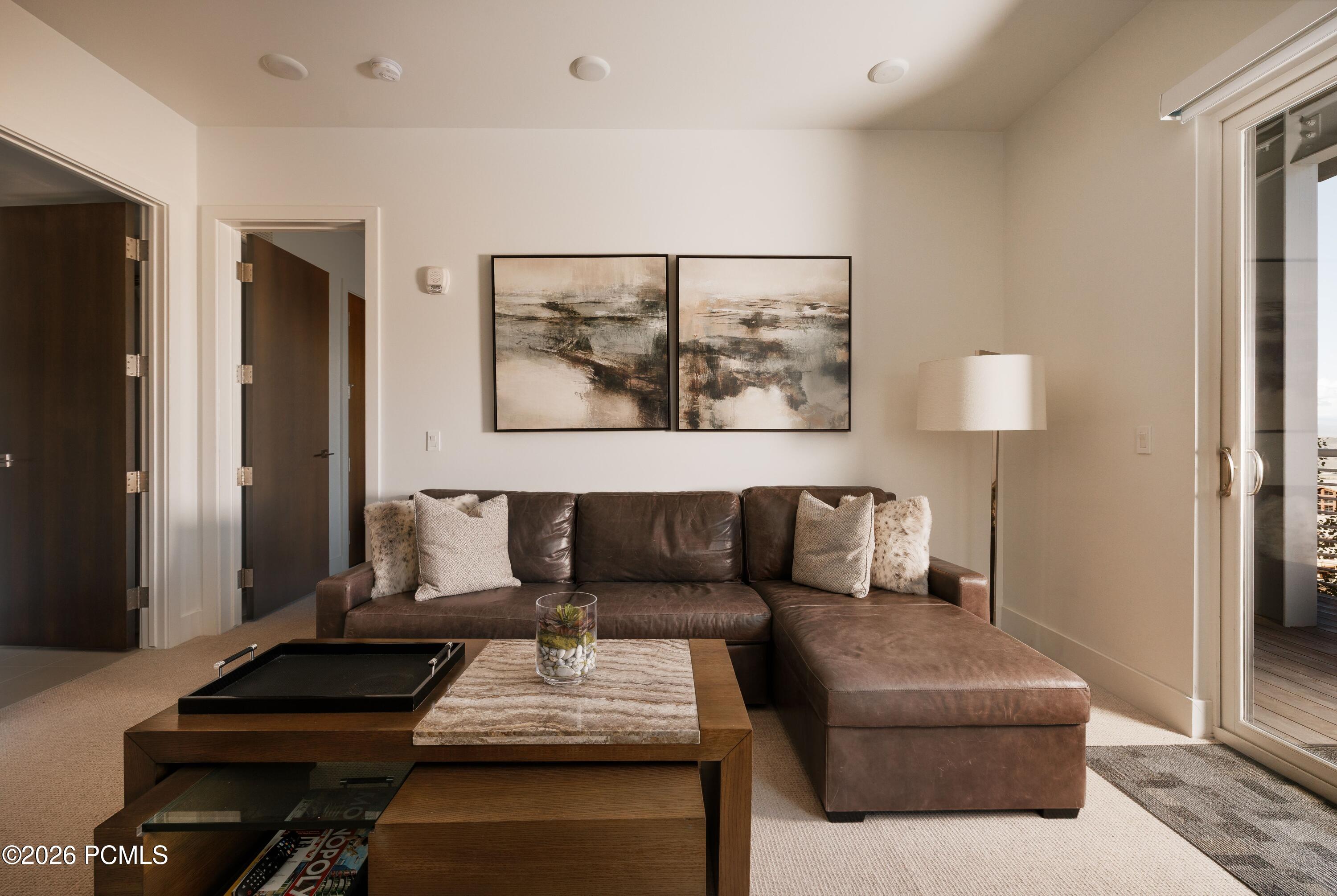 2752 W High Mountain Road 2001