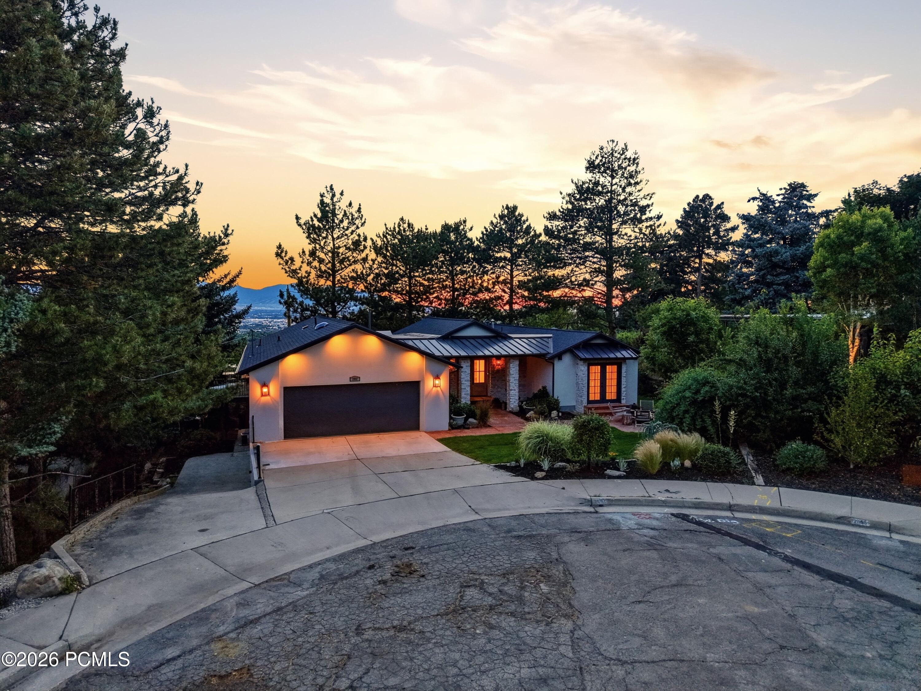2651 E Hiawatha