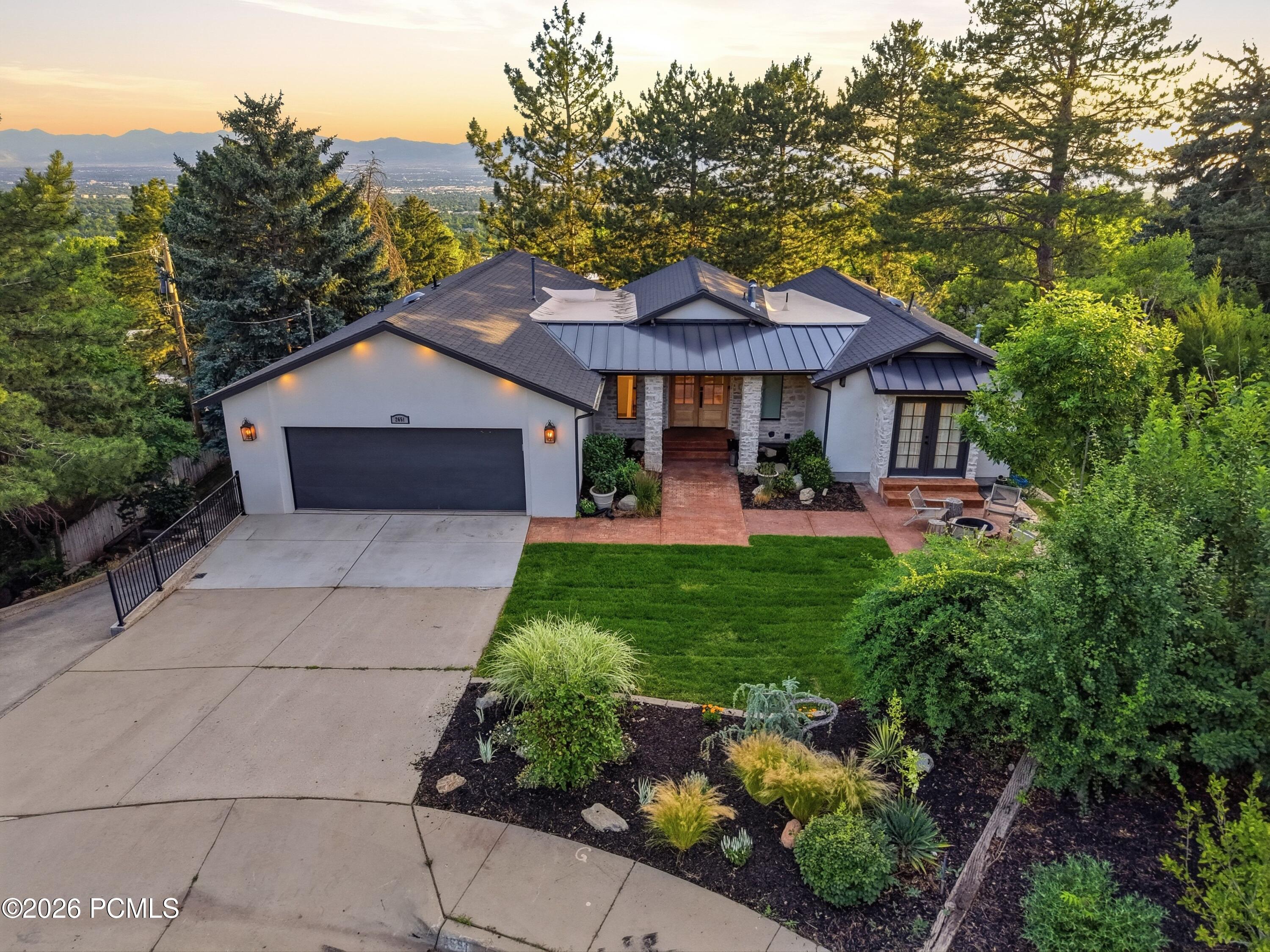 2651 E Hiawatha