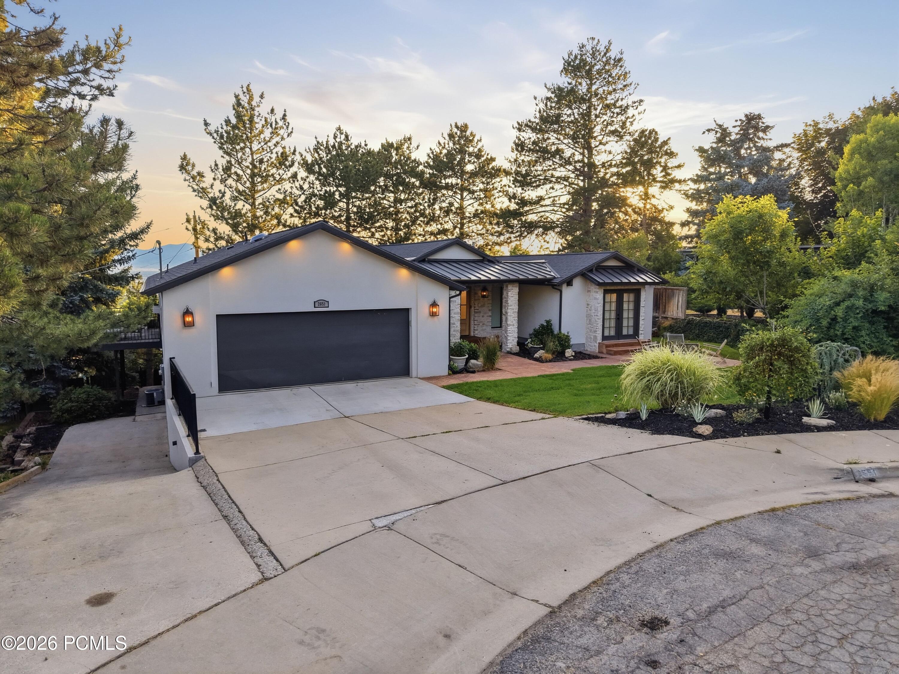2651 E Hiawatha