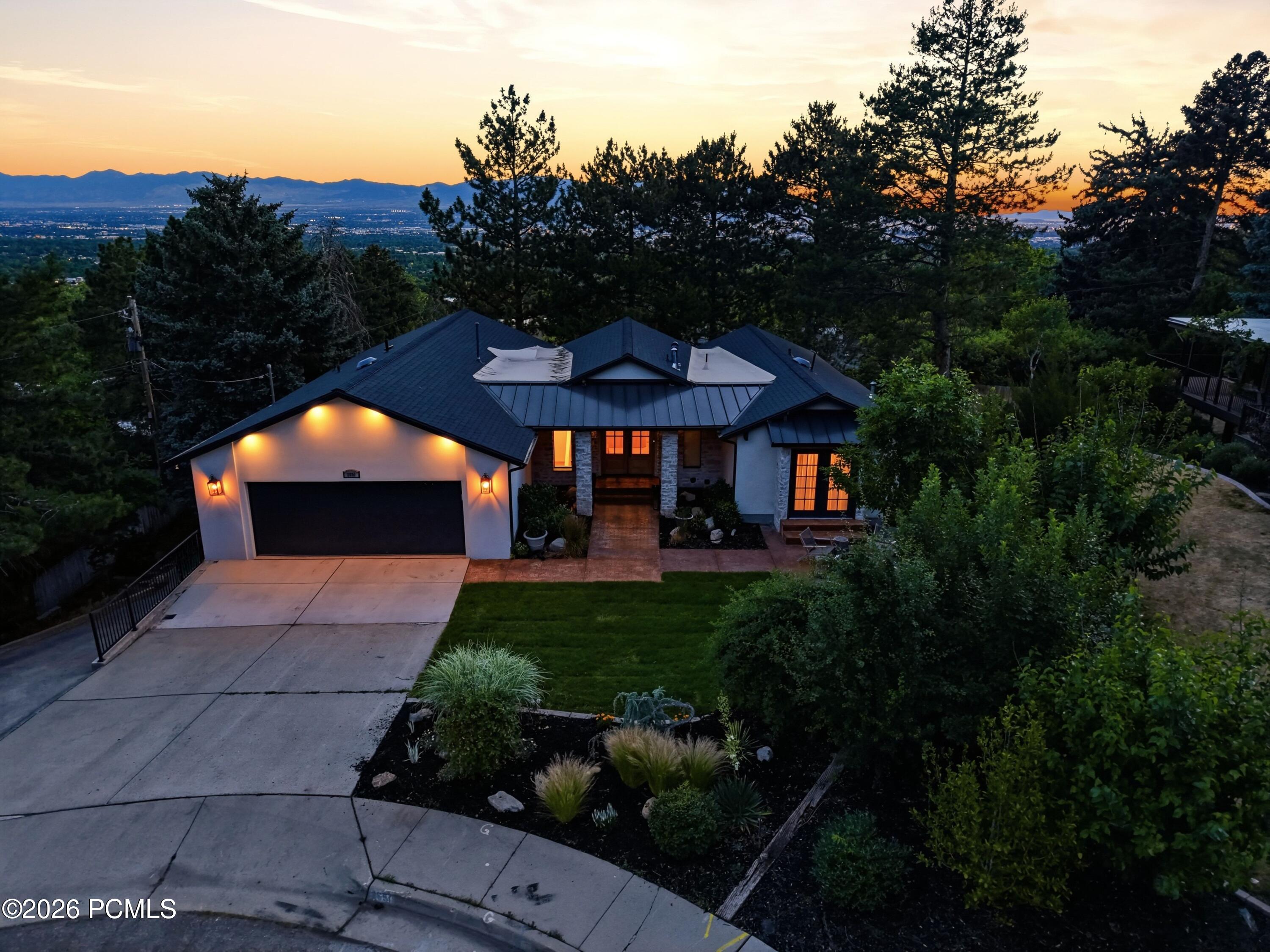 2651 E Hiawatha
