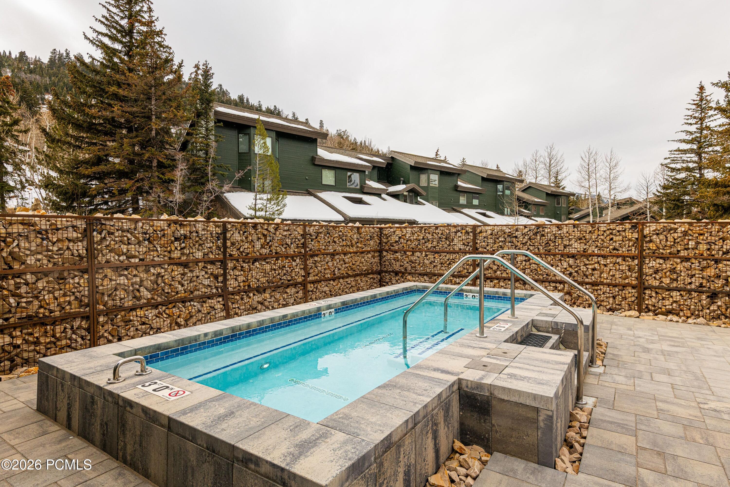 1525 Lakeside