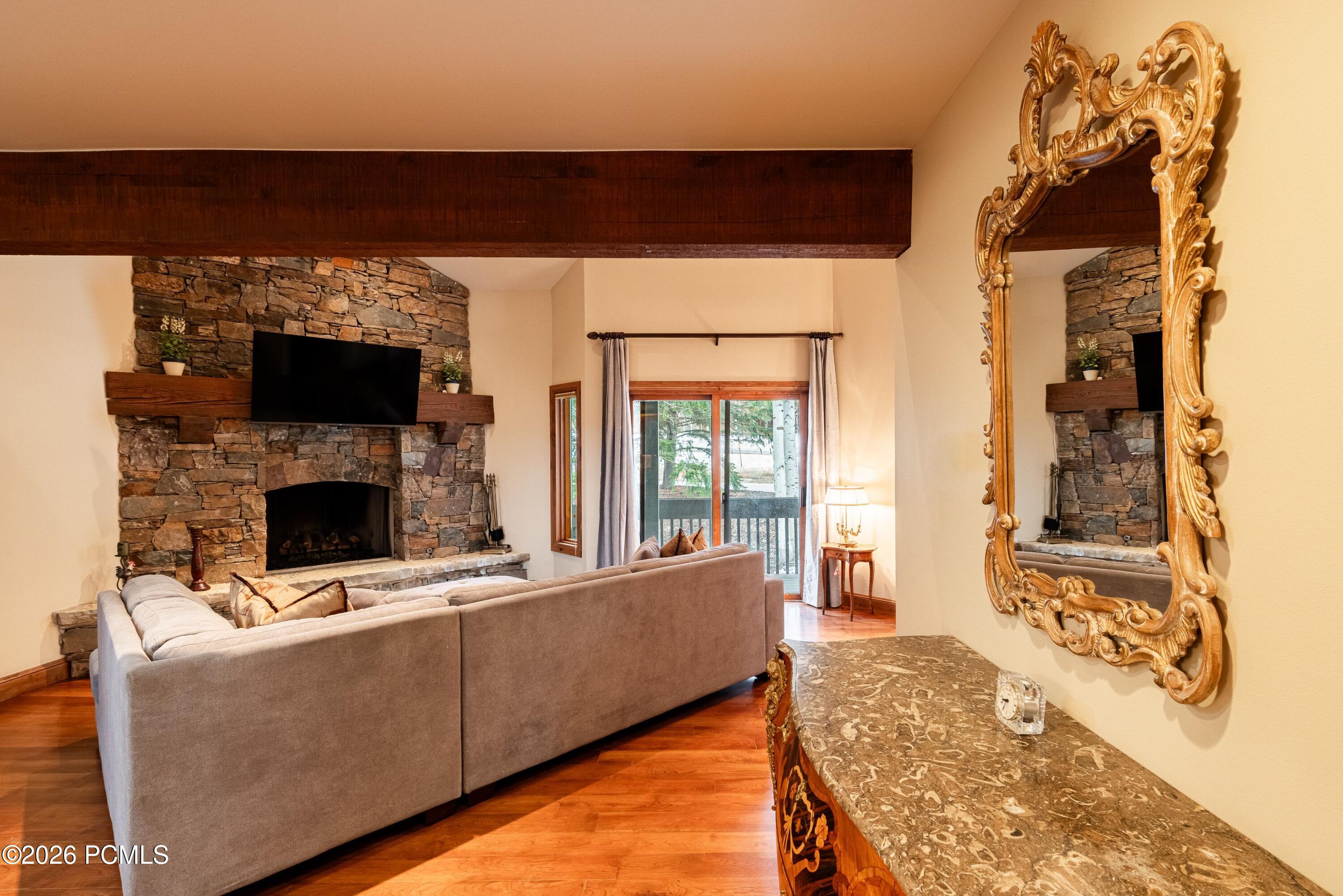 1525 Lakeside