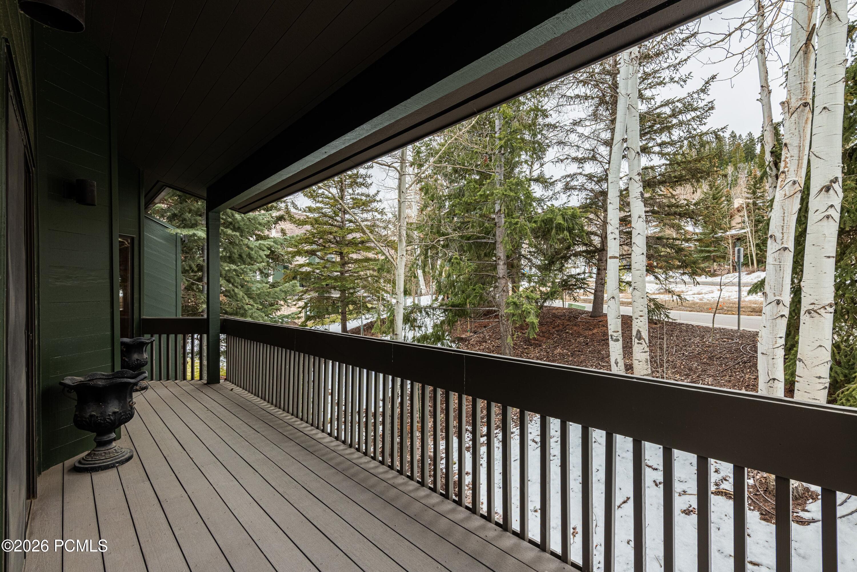 1525 Lakeside