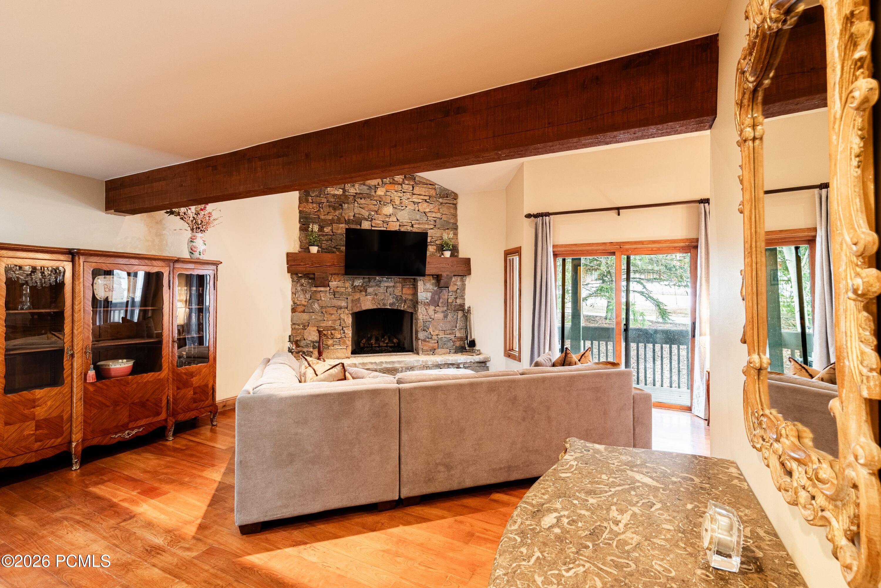 1525 Lakeside
