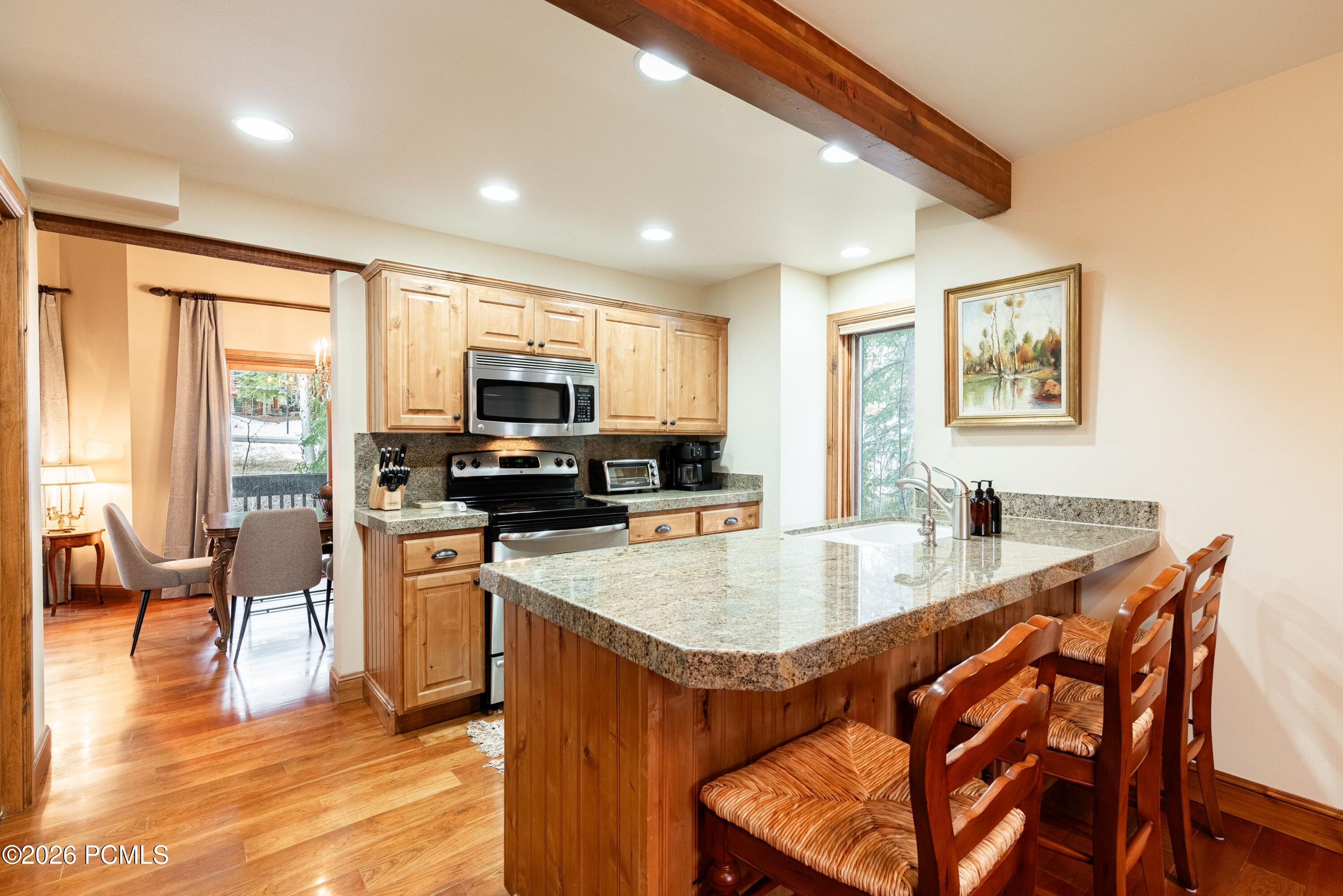 1525 Lakeside