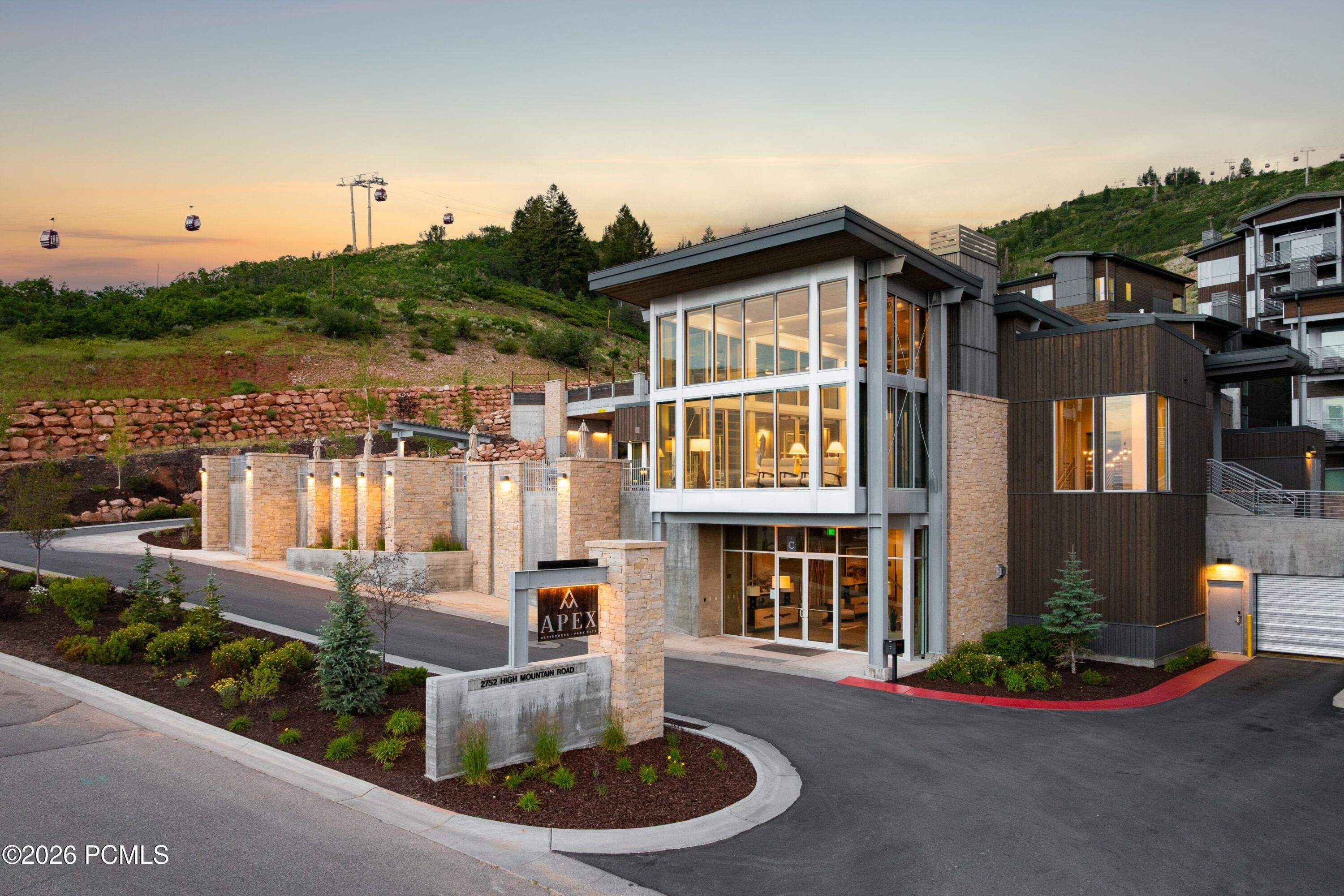2752 W High Mountain Road 306