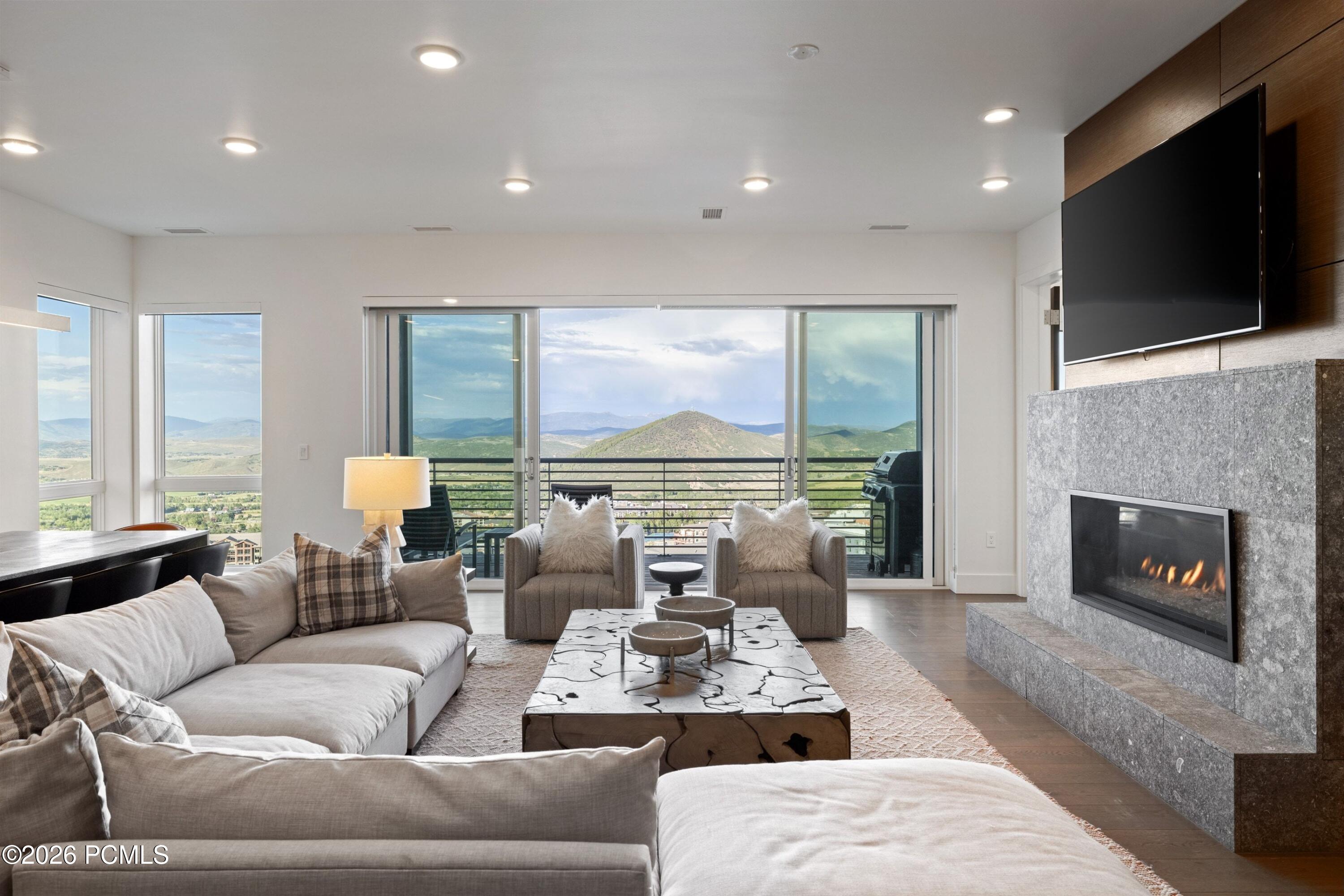 2752 W High Mountain Road 306