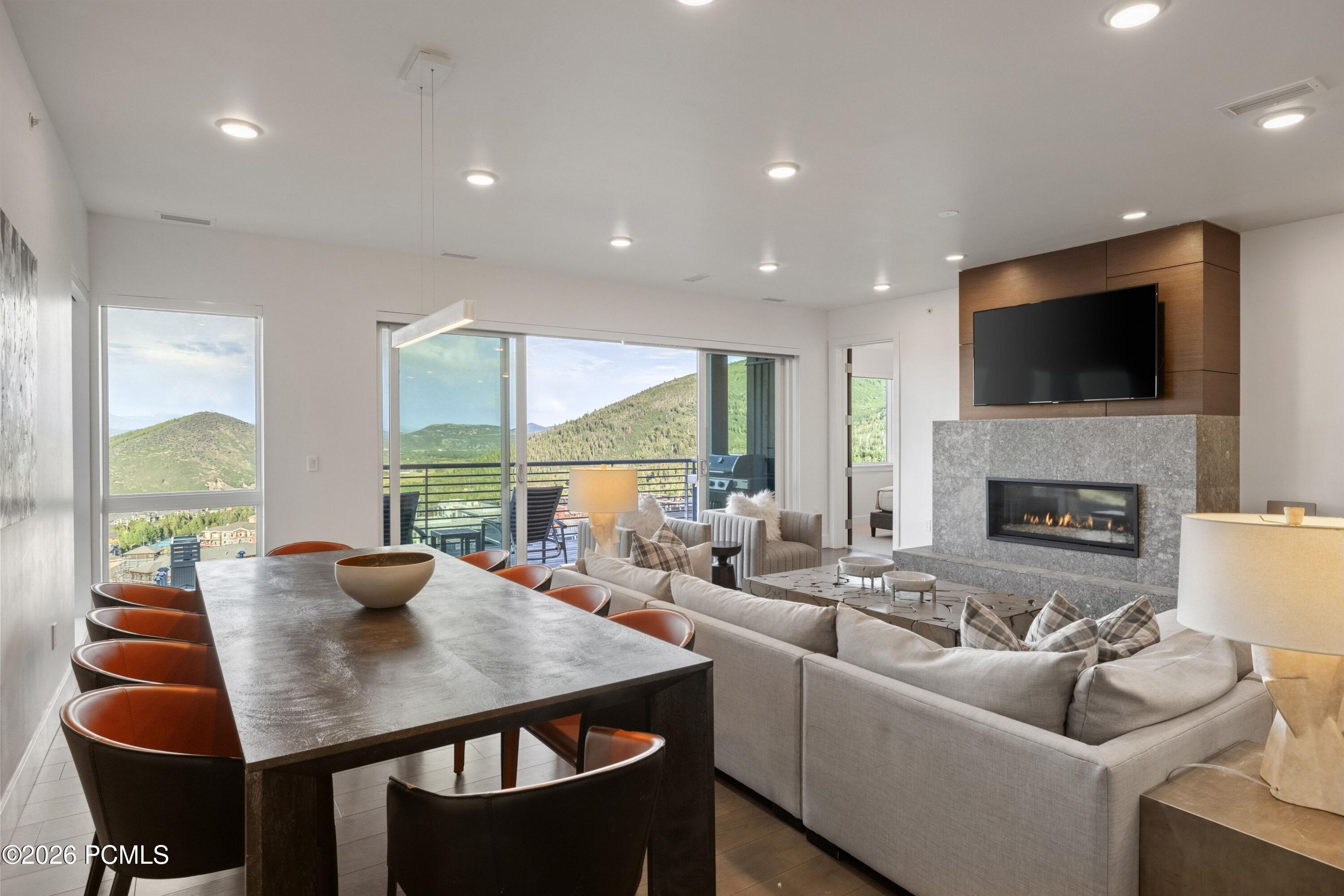 2752 W High Mountain Road 306