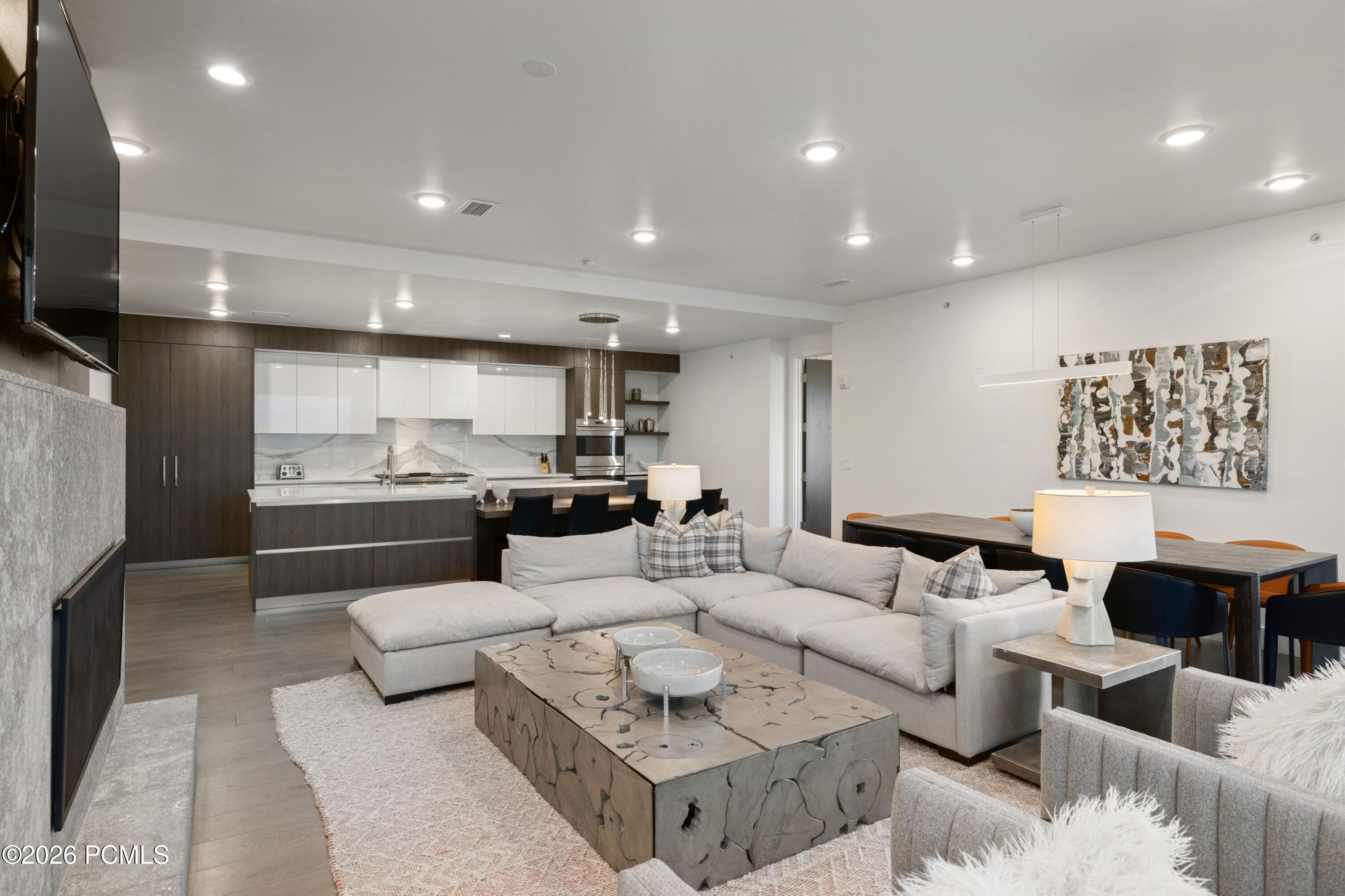 2752 W High Mountain Road 306