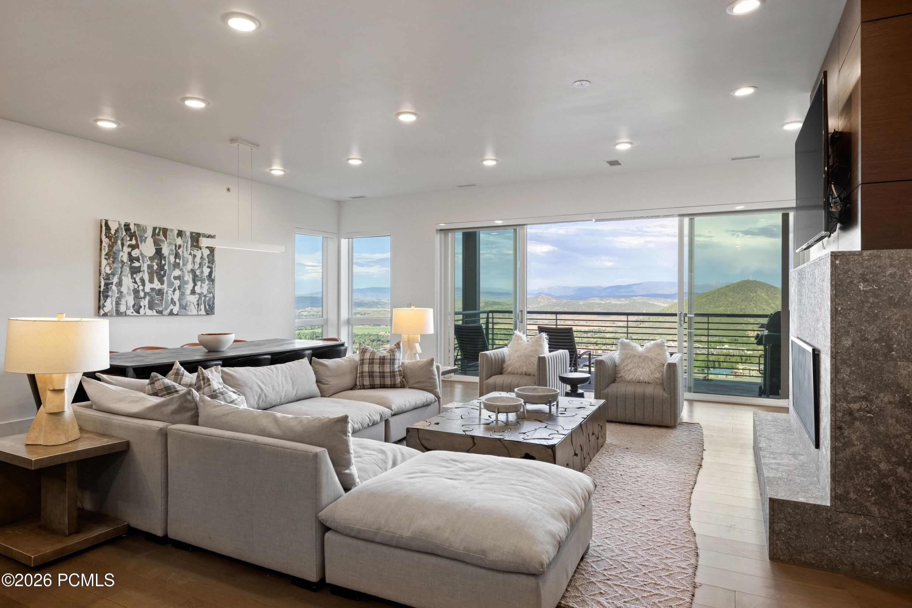 2752 W High Mountain Road 306