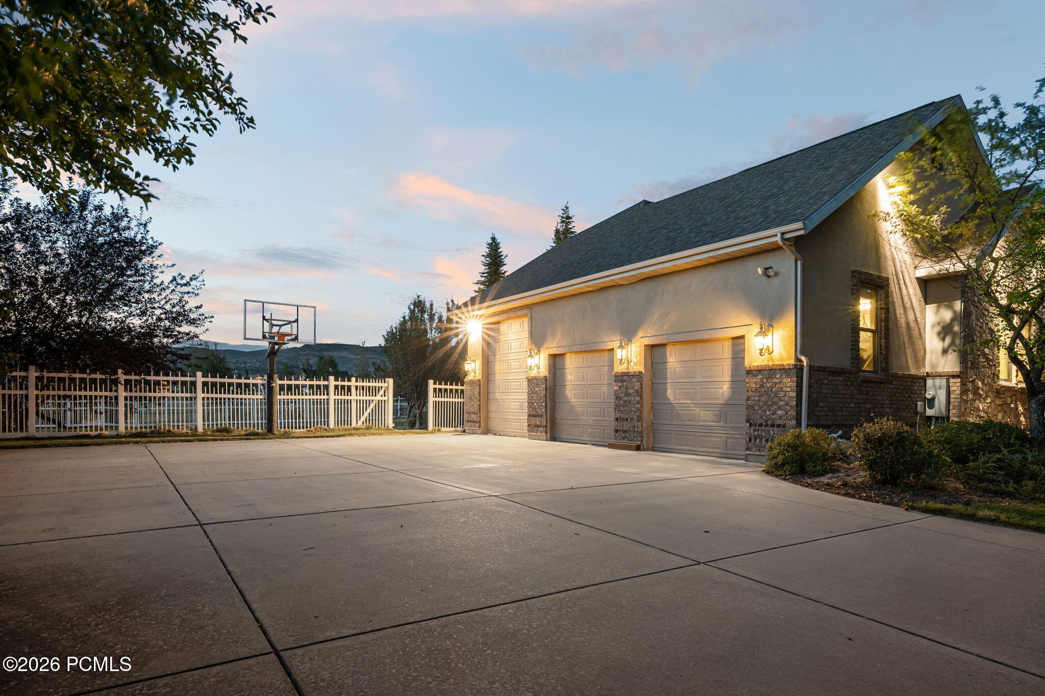 2945 Wild Mare Way