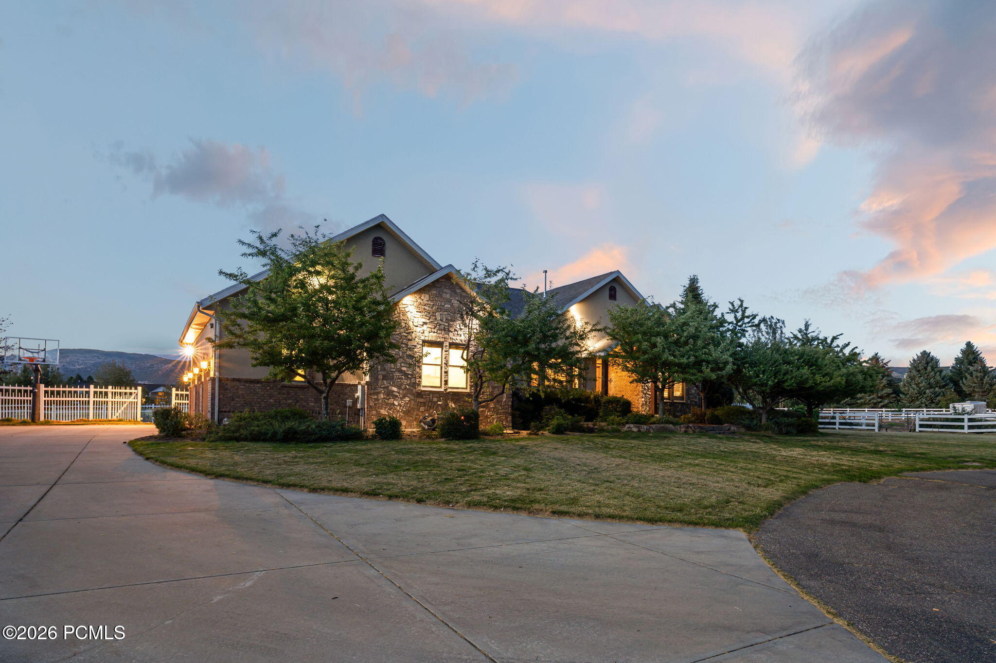 2945 Wild Mare Way