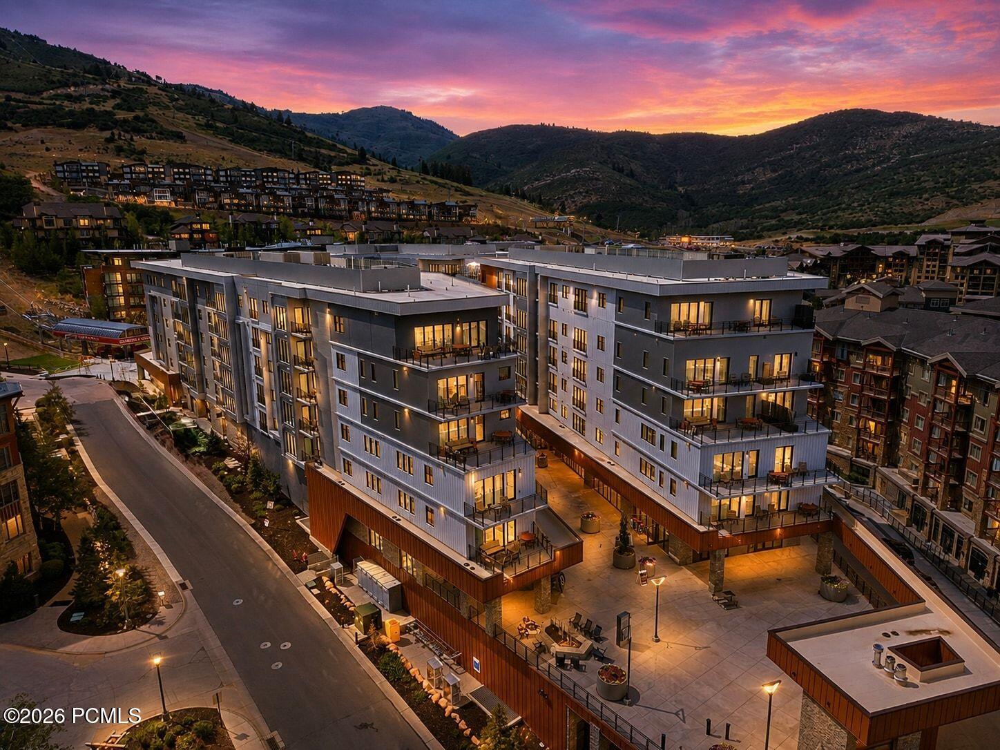 2417 W High Mountain Road 3211