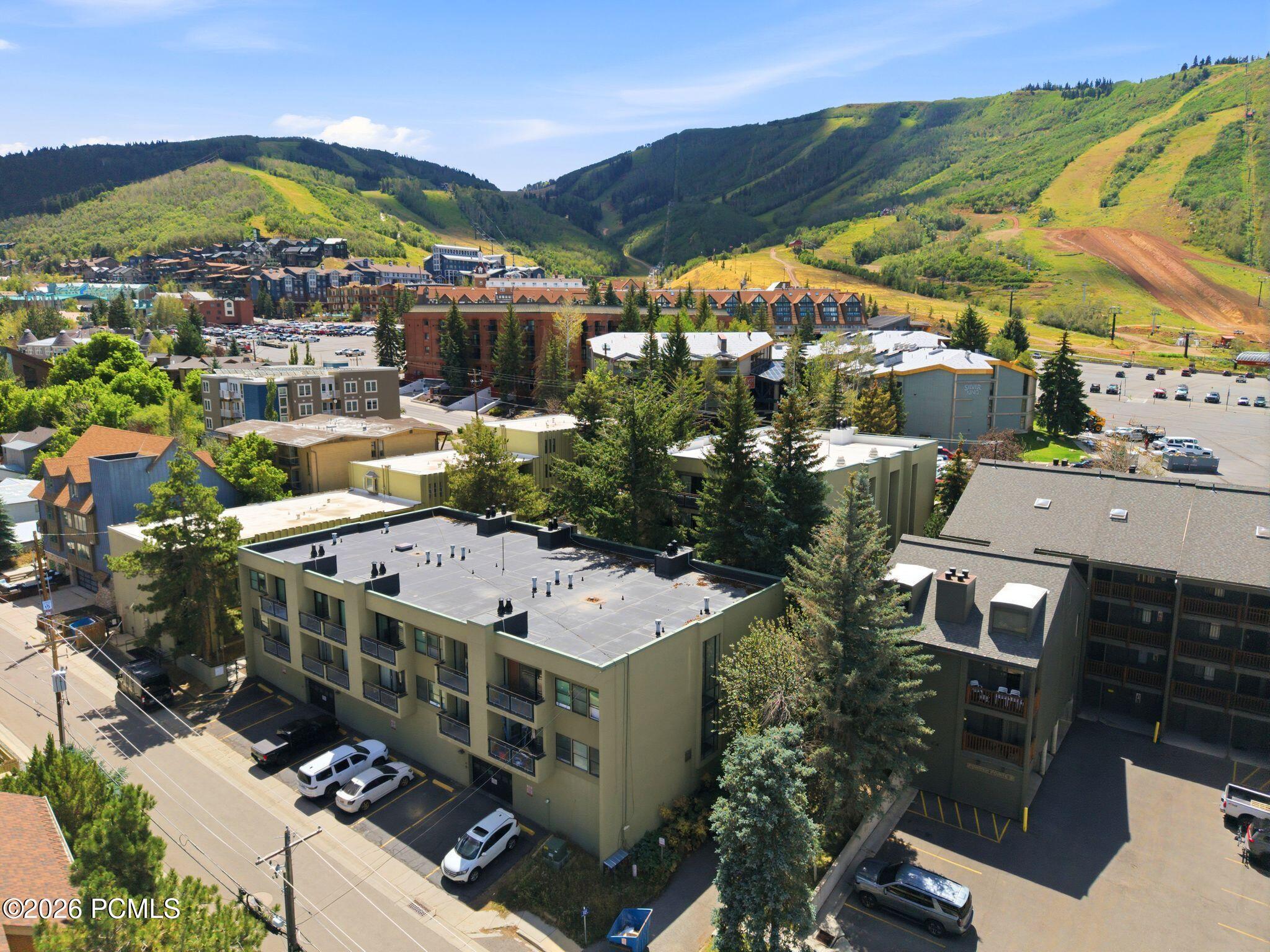 1482 Empire Avenue 200