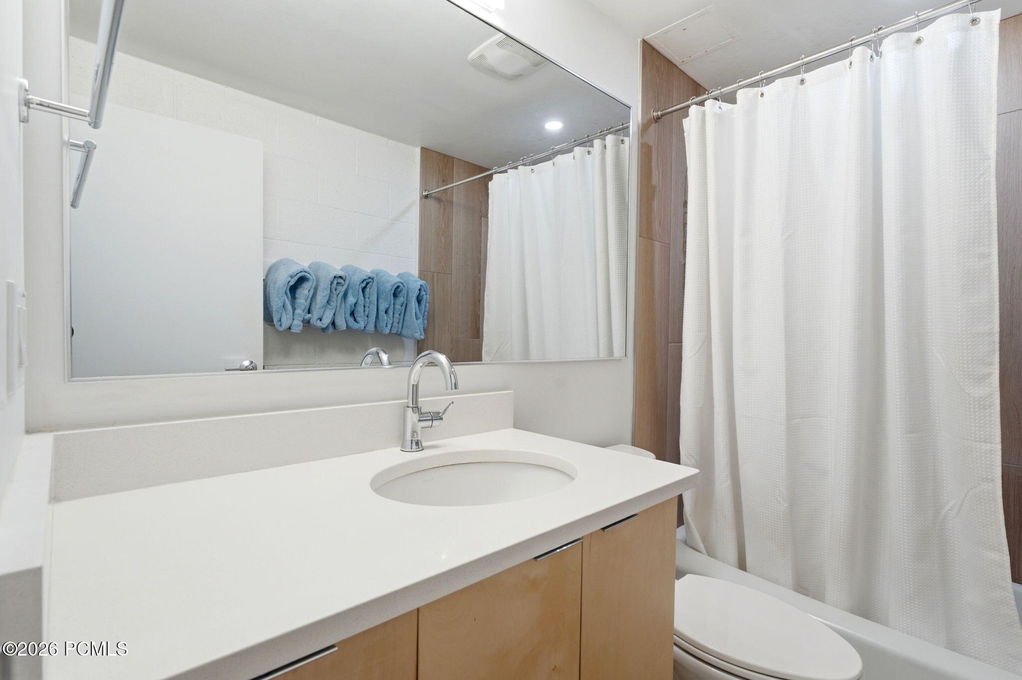 1482 Empire Avenue 200