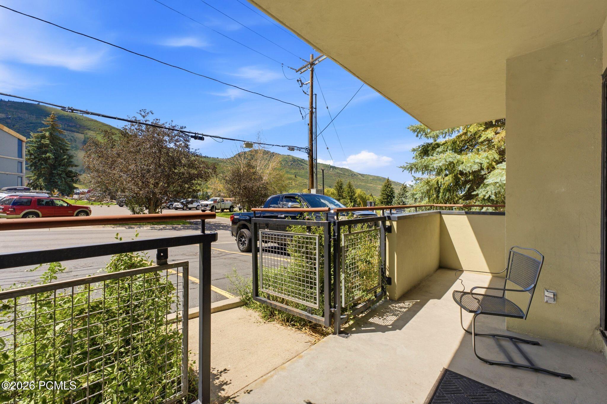 1482 Empire Avenue 200