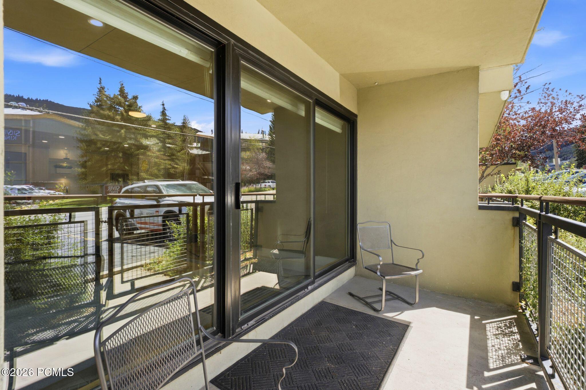 1482 Empire Avenue 200