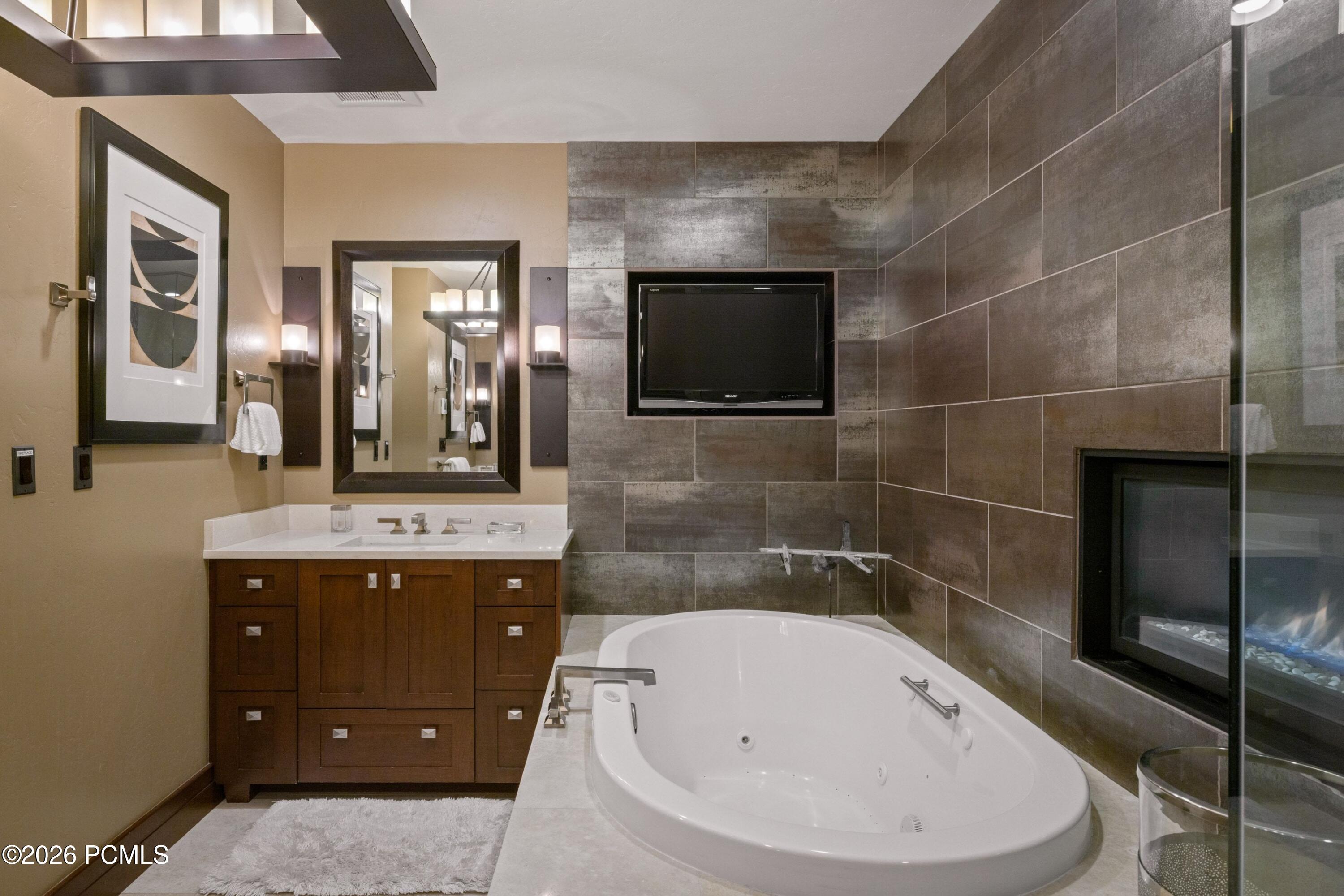 8894 Empire Club Drive 603