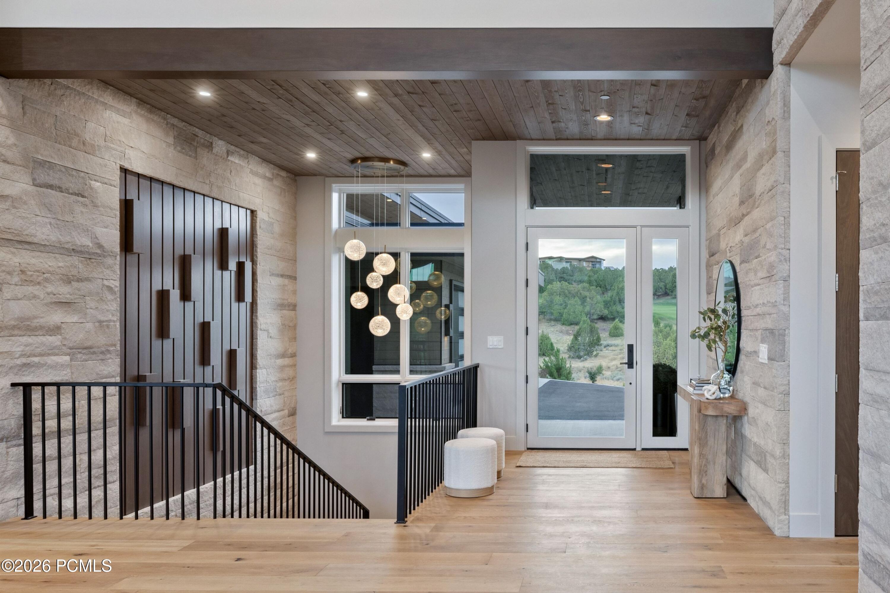 546 N Red Mountain Court