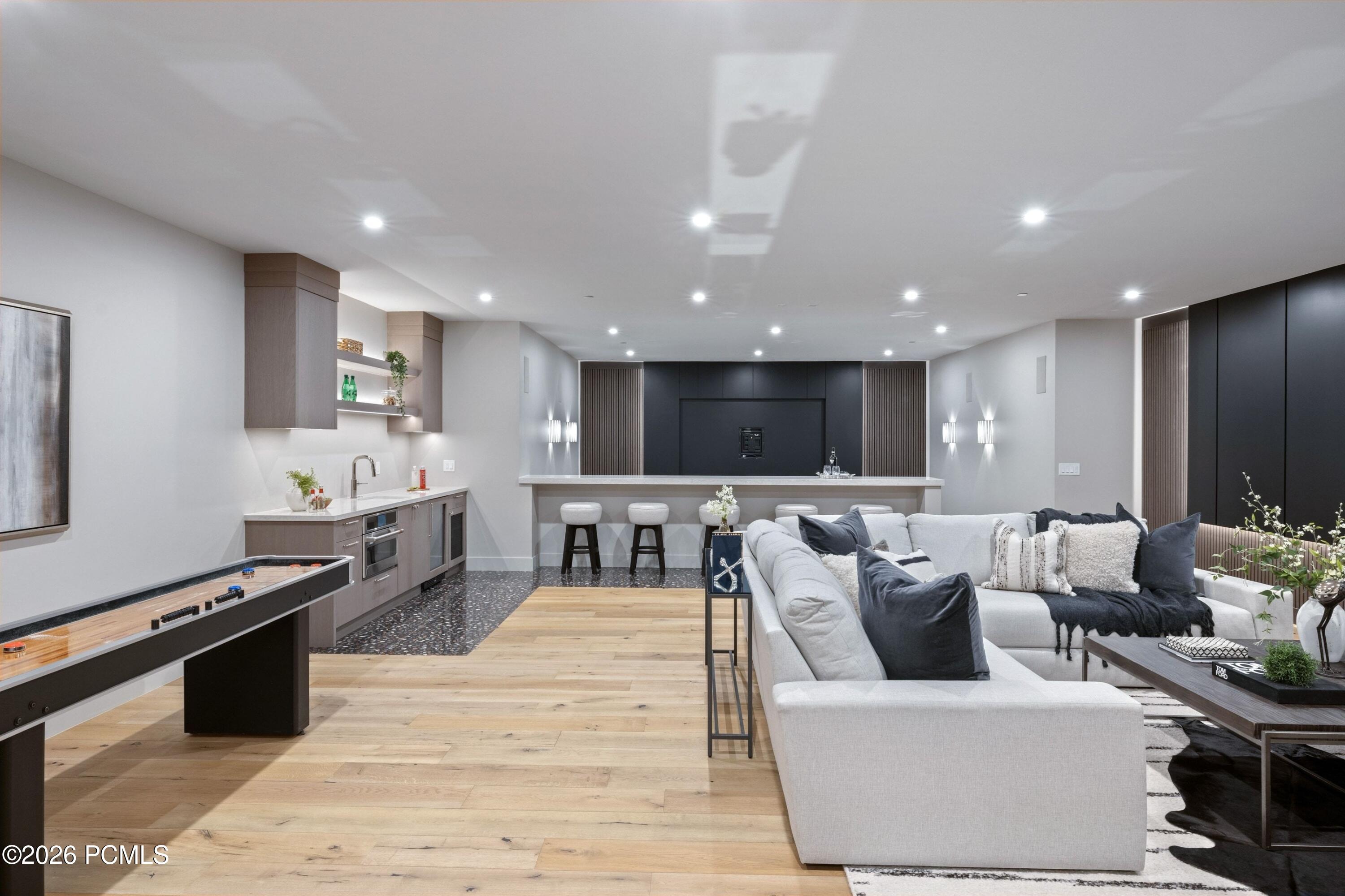 546 N Red Mountain Court