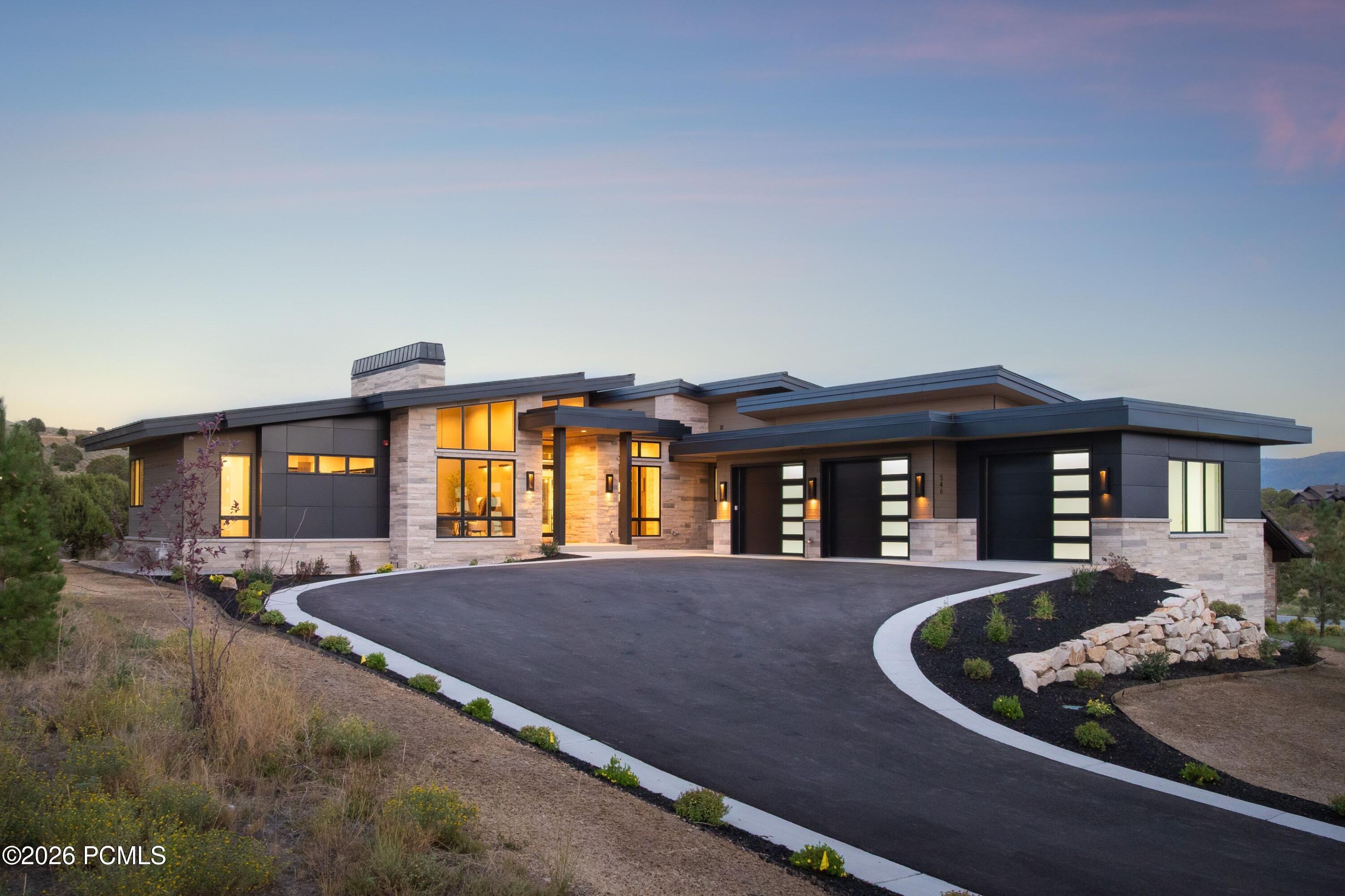 546 N Red Mountain Court
