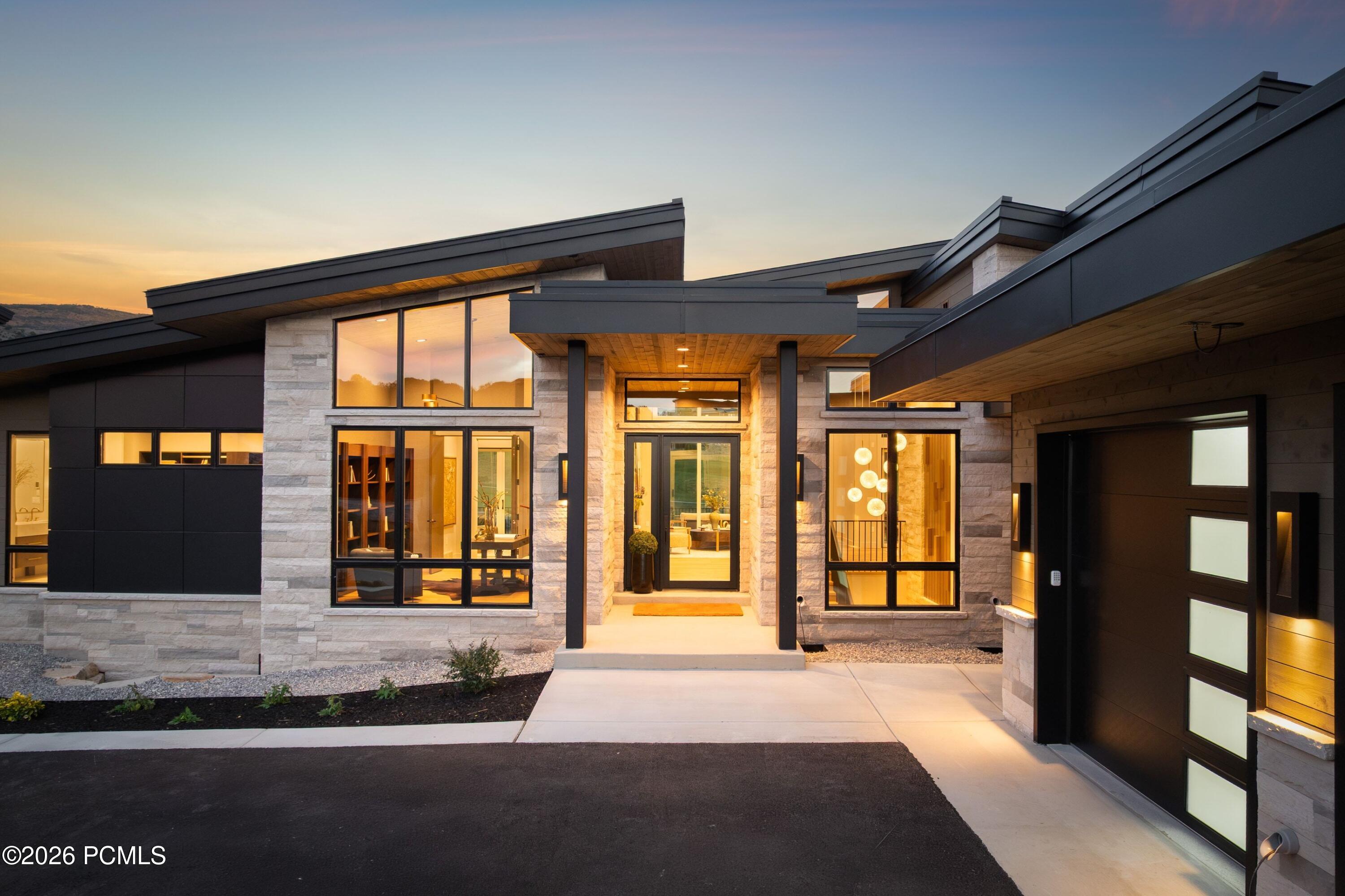 546 N Red Mountain Court