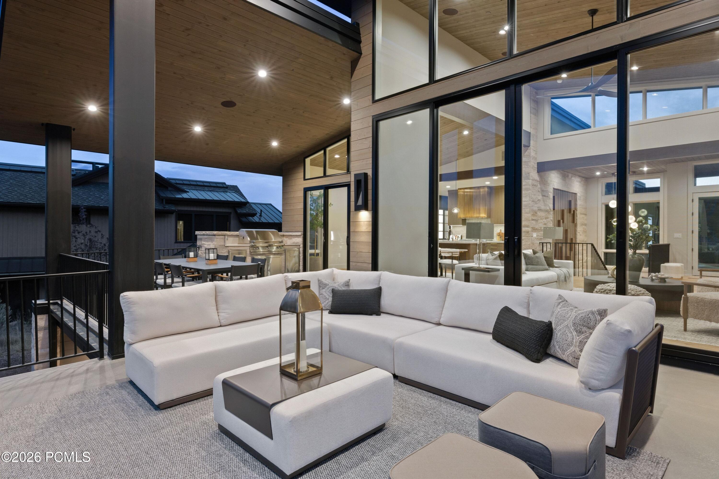 546 N Red Mountain Court