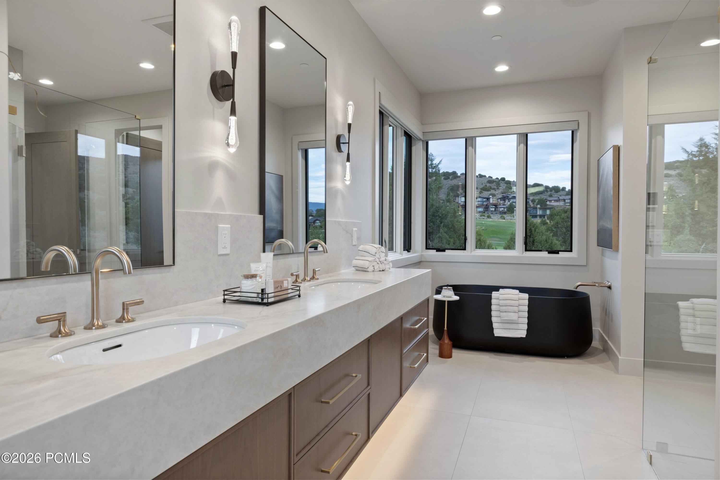 546 N Red Mountain Court