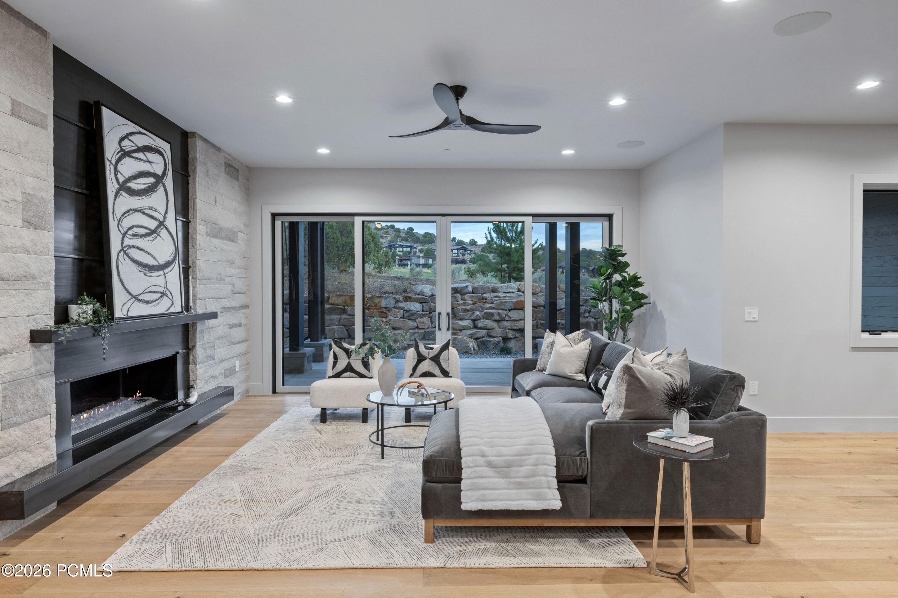 546 N Red Mountain Court