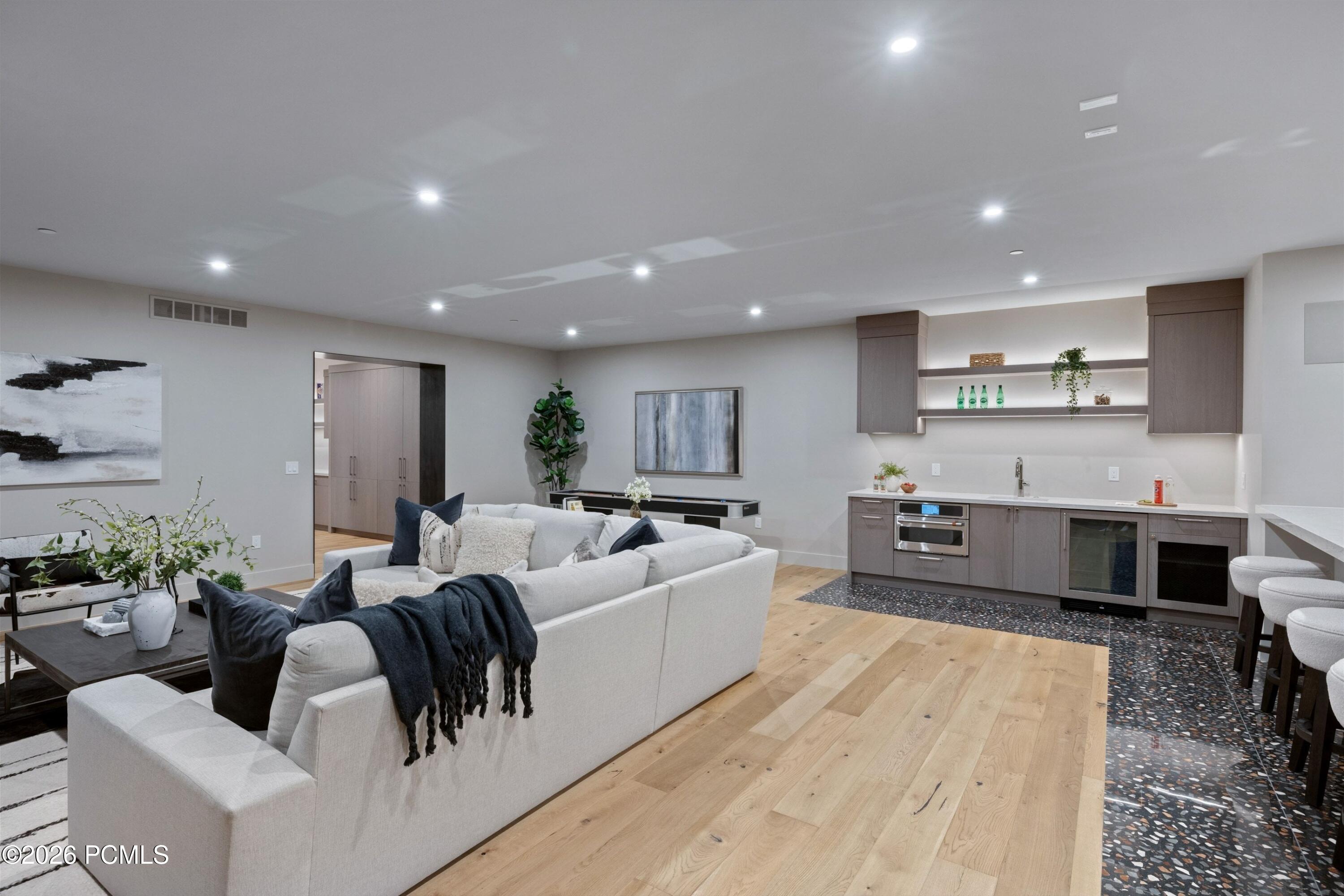 546 N Red Mountain Court