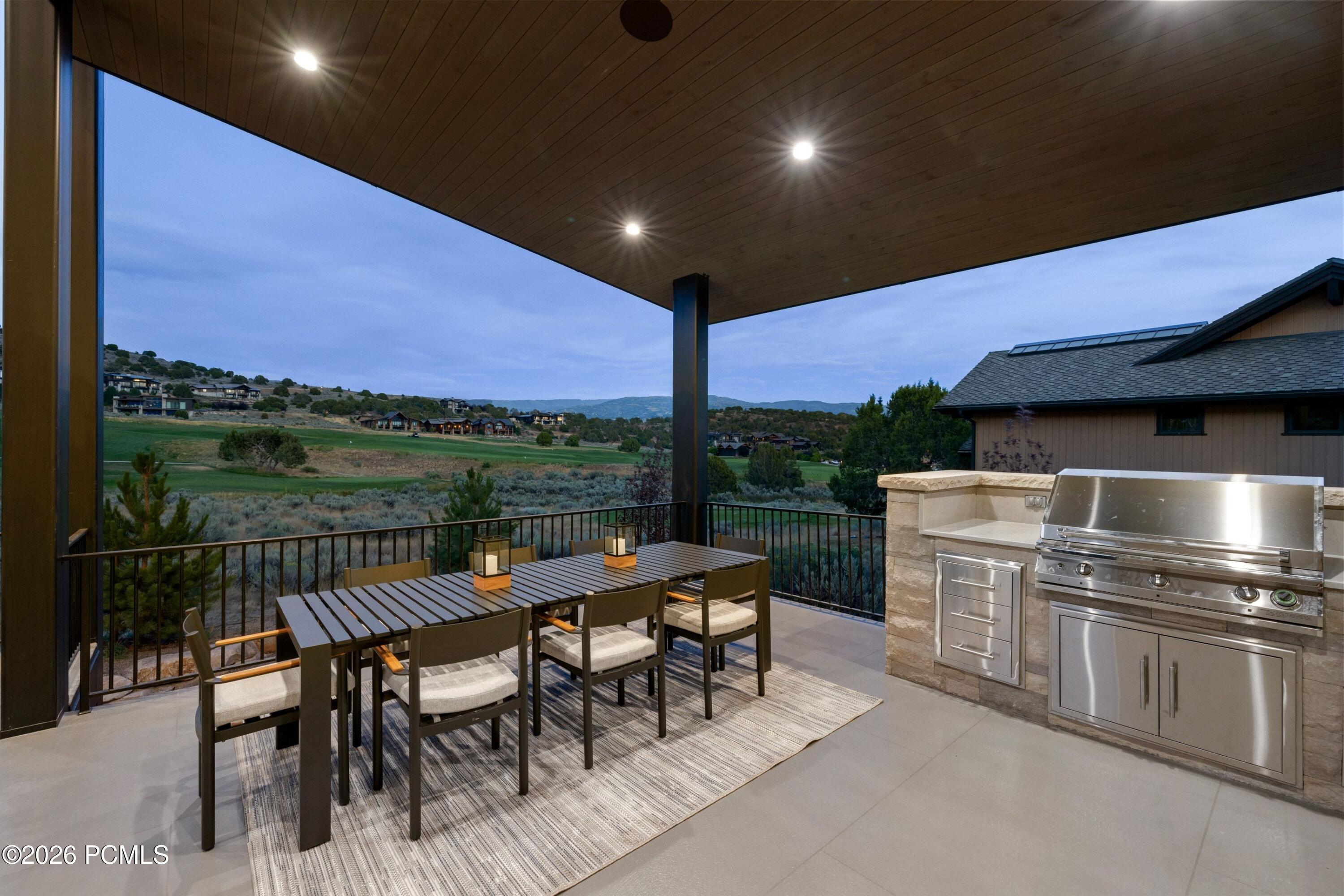 546 N Red Mountain Court