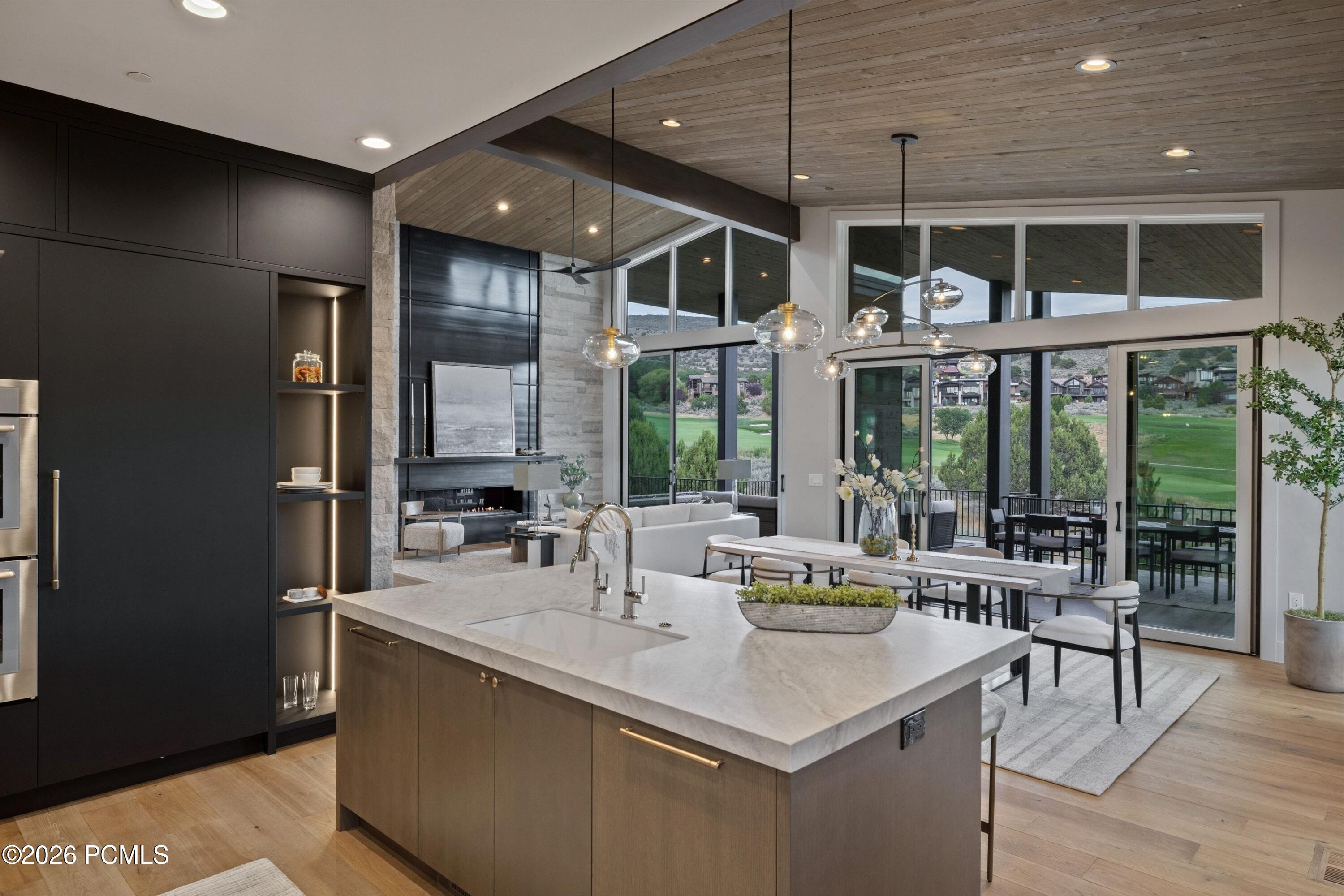 546 N Red Mountain Court