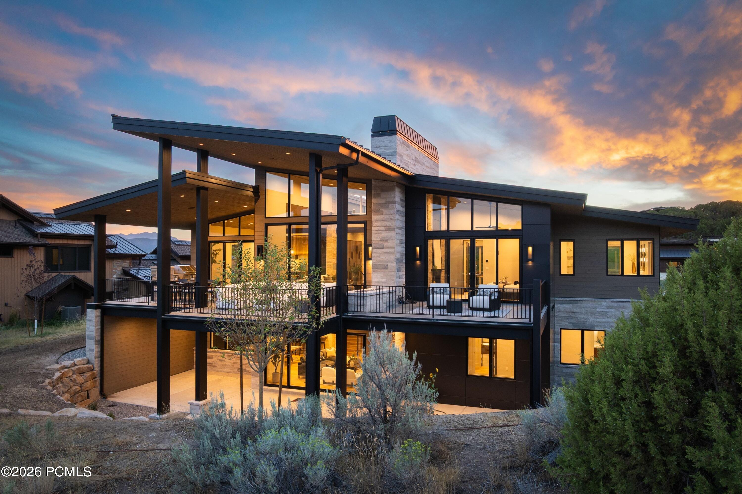 546 N Red Mountain Court