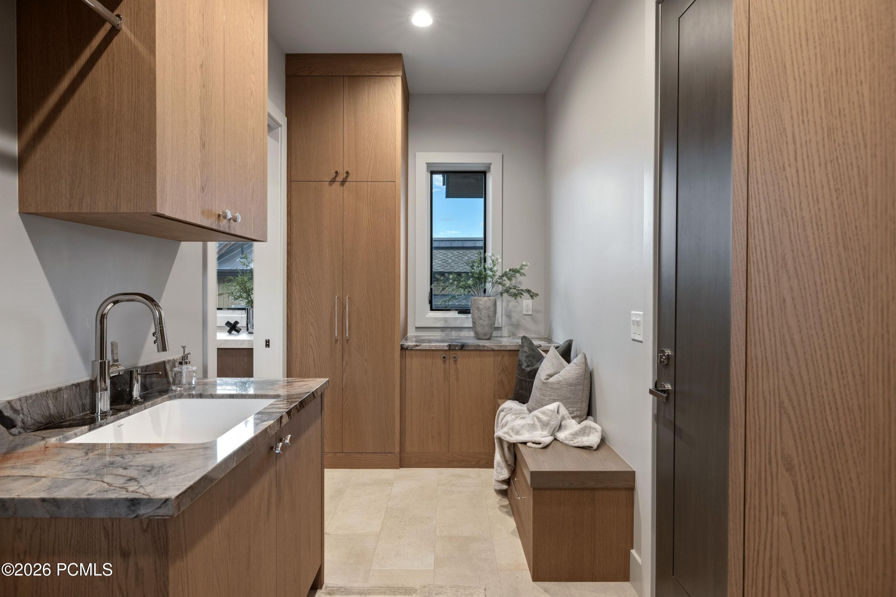 546 N Red Mountain Court