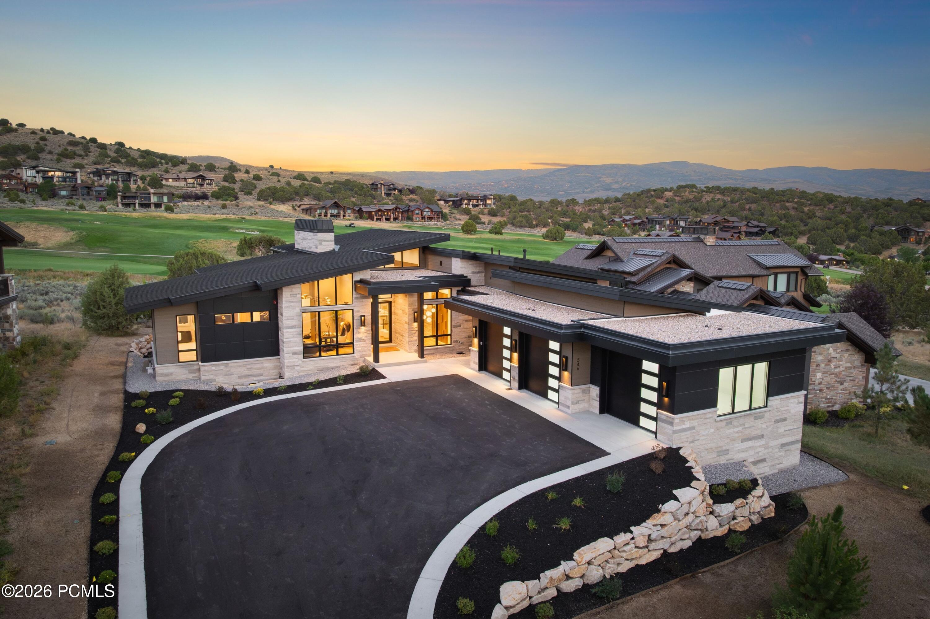 546 N Red Mountain Court