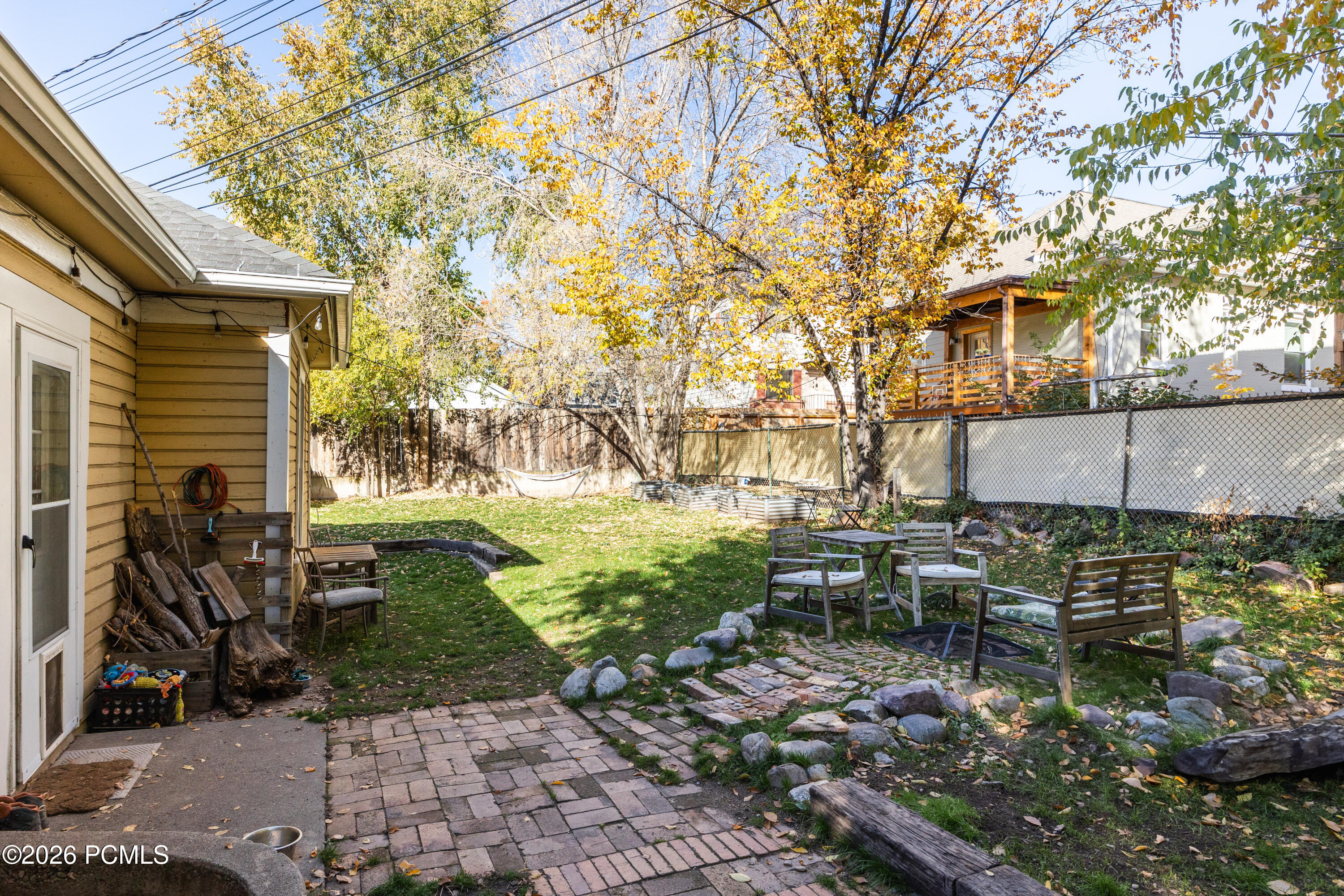 1169 E 200 South